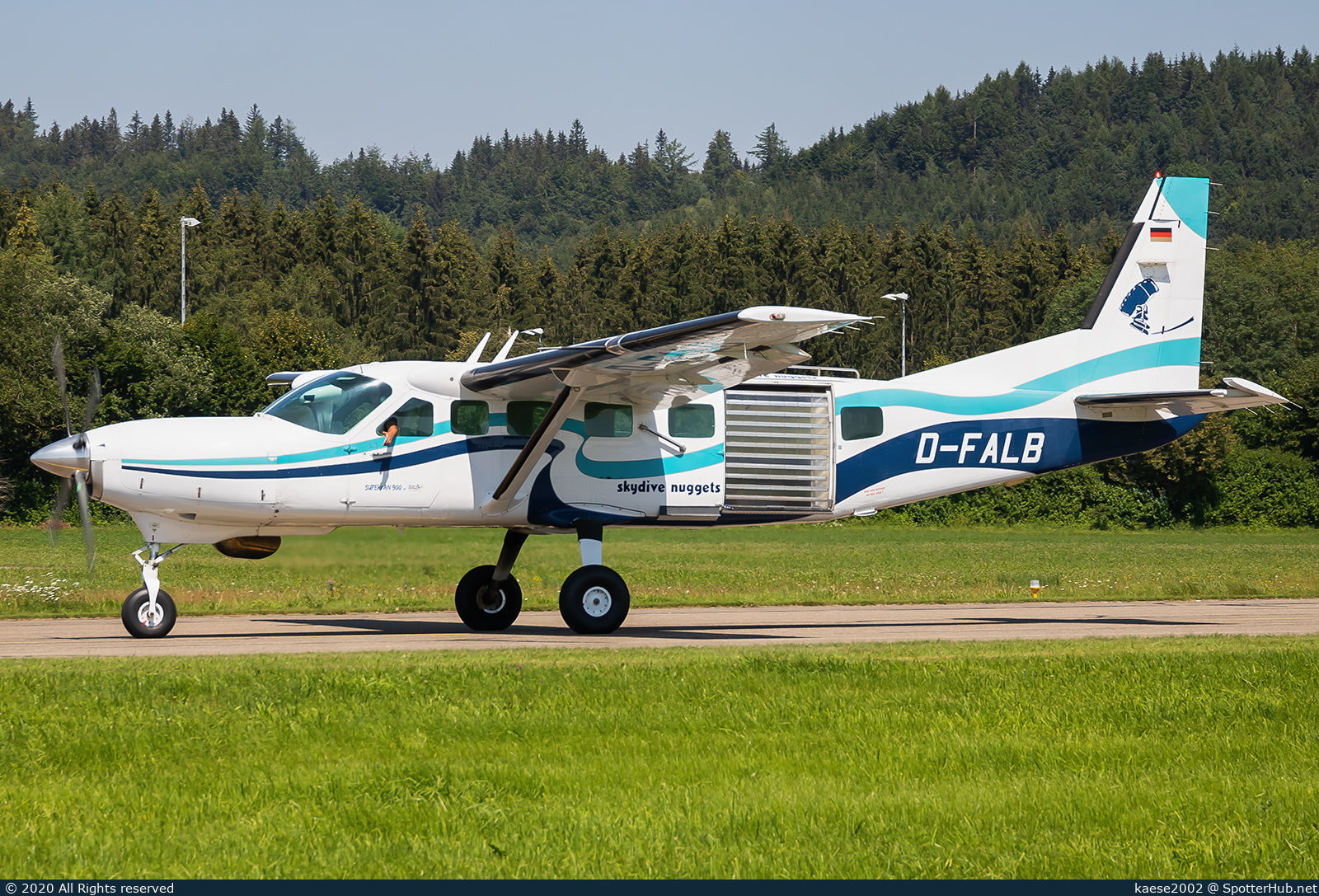 Photo of D-FALB - Cessna 208B Grand Caravan operated by Skydive Nuggets