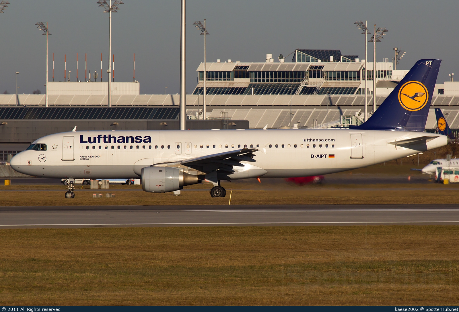 Photo of D-AIPT - Airbus A320-211 operated by Lufthansa