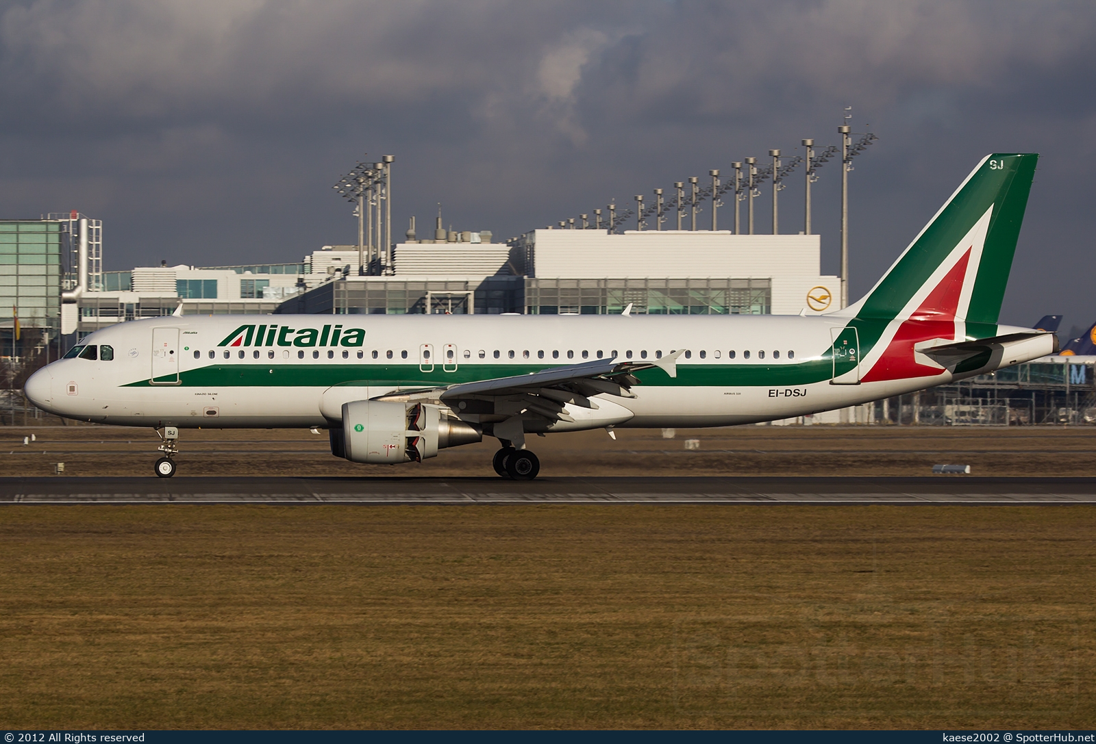 Photo of EI-DSJ - Airbus A320-216 operated by Alitalia
