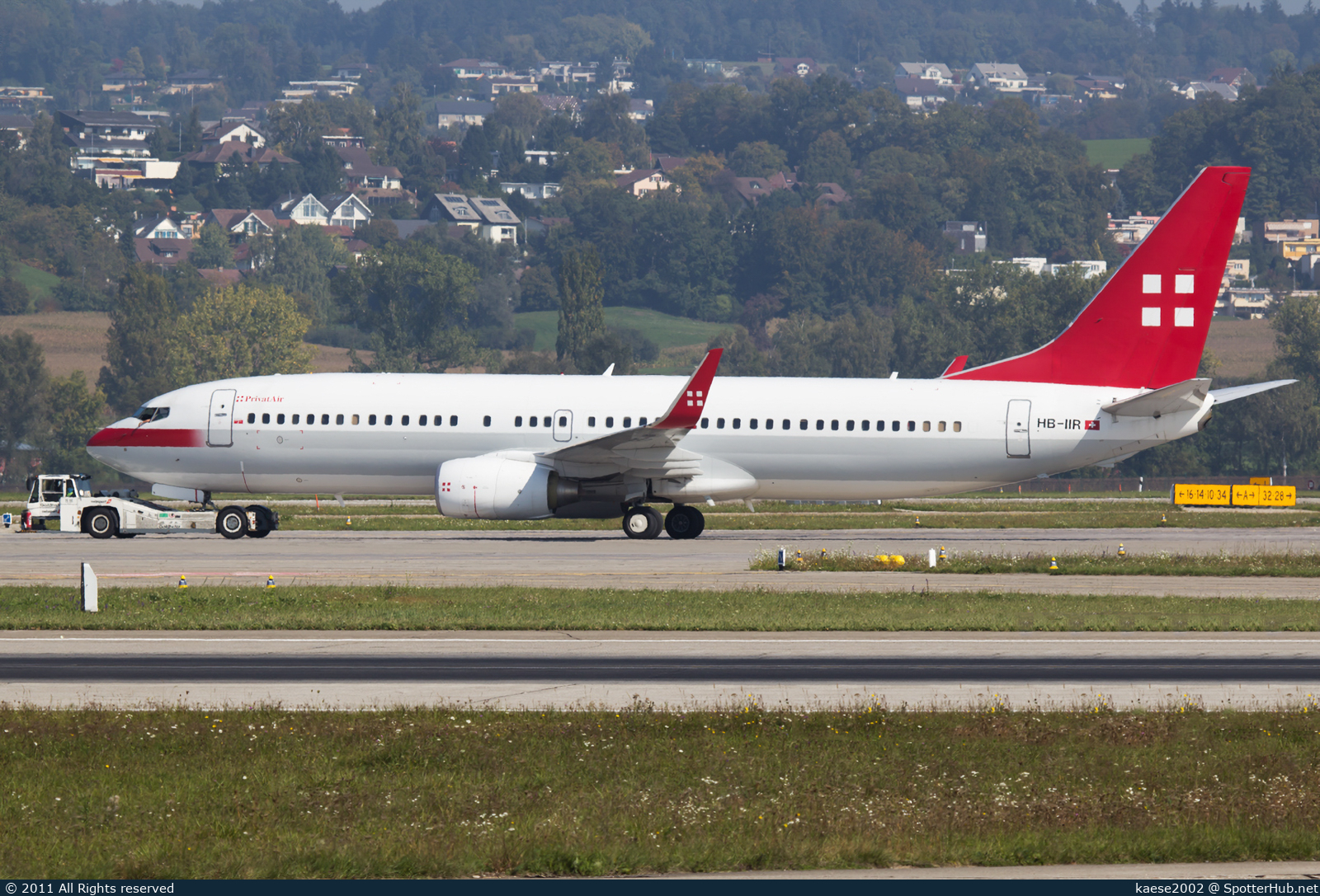 Photo of HB-IIR - Boeing 737-86Q operated by PrivatAir