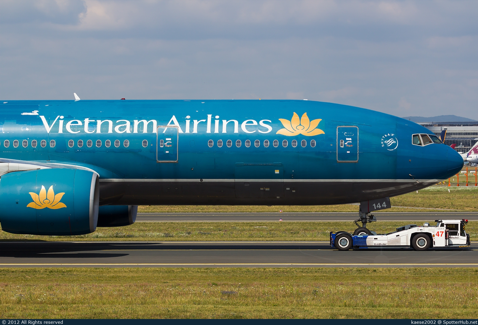 Photo of VN-A144 - Boeing 777-26K(ER) operated by Vietnam Airlines