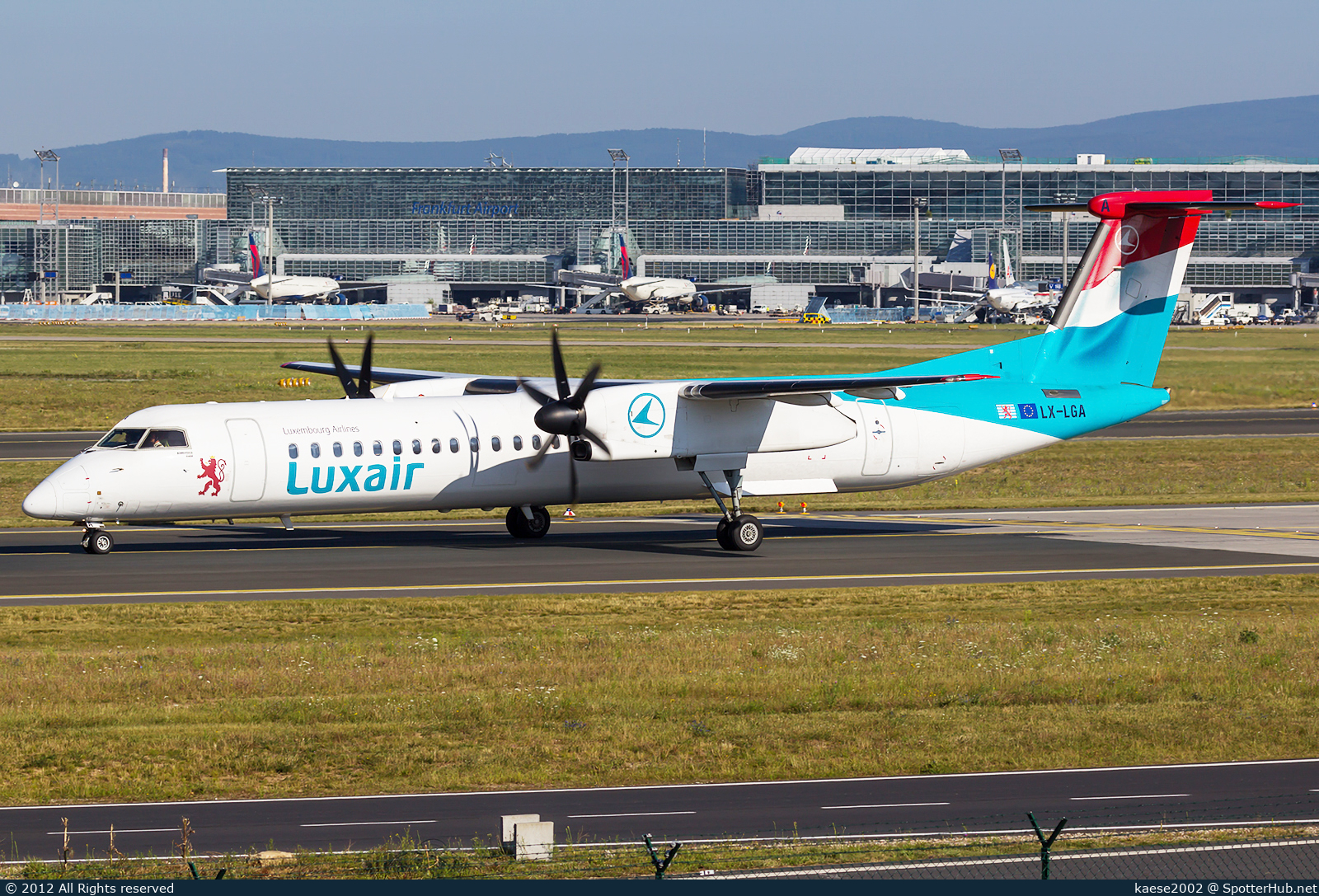 Photo of LX-LGA - Bombardier DHC-8-402 Dash 8 Q400 operated by Luxair