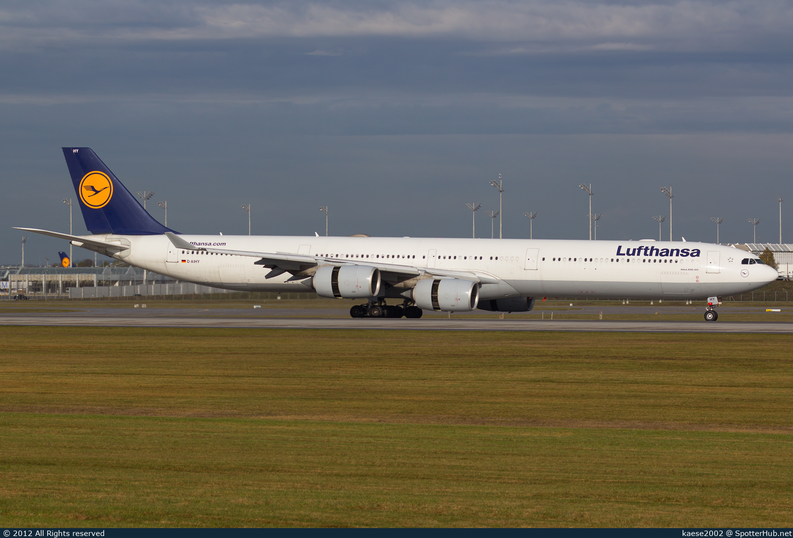 Photo of D-AIHY - Airbus A340-642 operated by Lufthansa