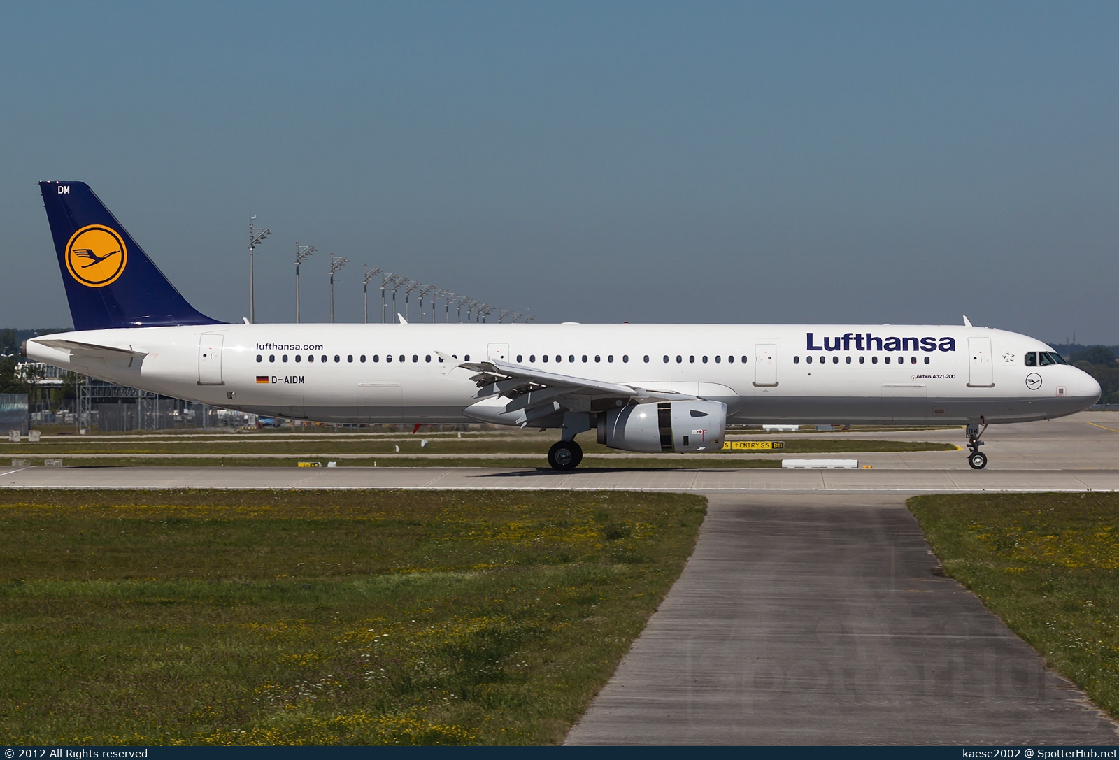 Photo of D-AIDM - Airbus A321-231 operated by Lufthansa