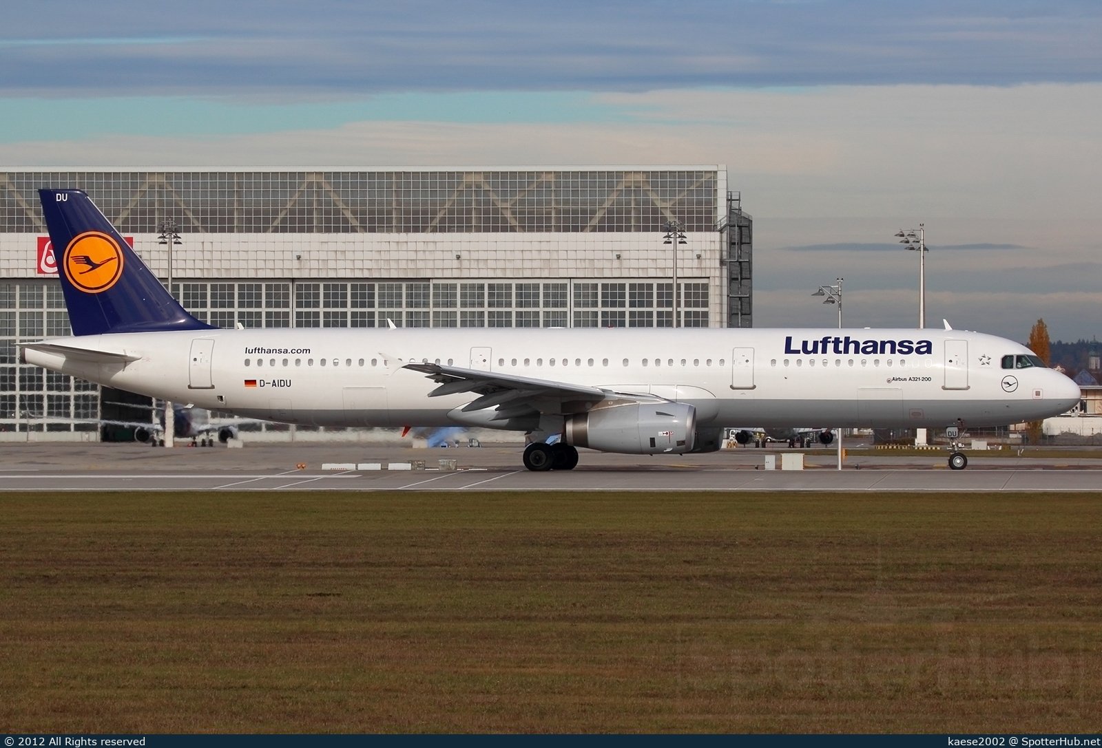 Photo of D-AIDU - Airbus A321-231 operated by Lufthansa