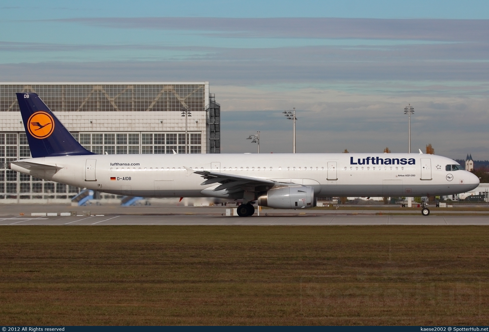 Photo of D-AIDB - Airbus A321-231 operated by Lufthansa