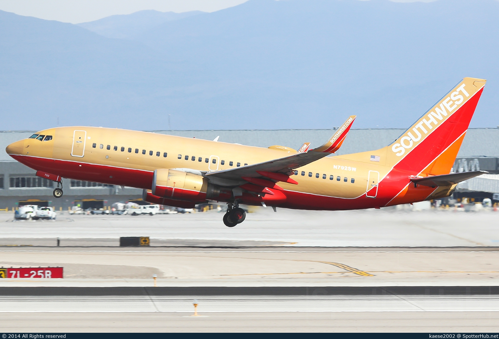 Photo of N792SW - Boeing 737-7H4 operated by Southwest Airlines