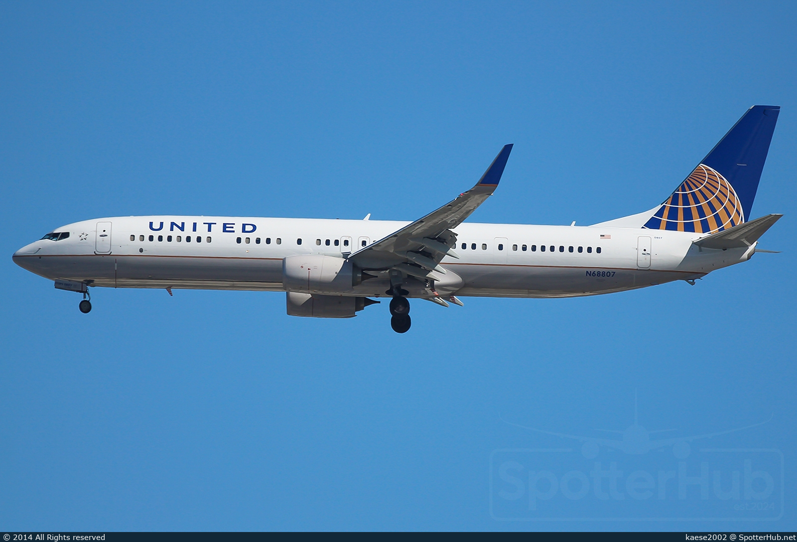 Photo of N68807 - Boeing 737-924(ER) operated by United Airlines