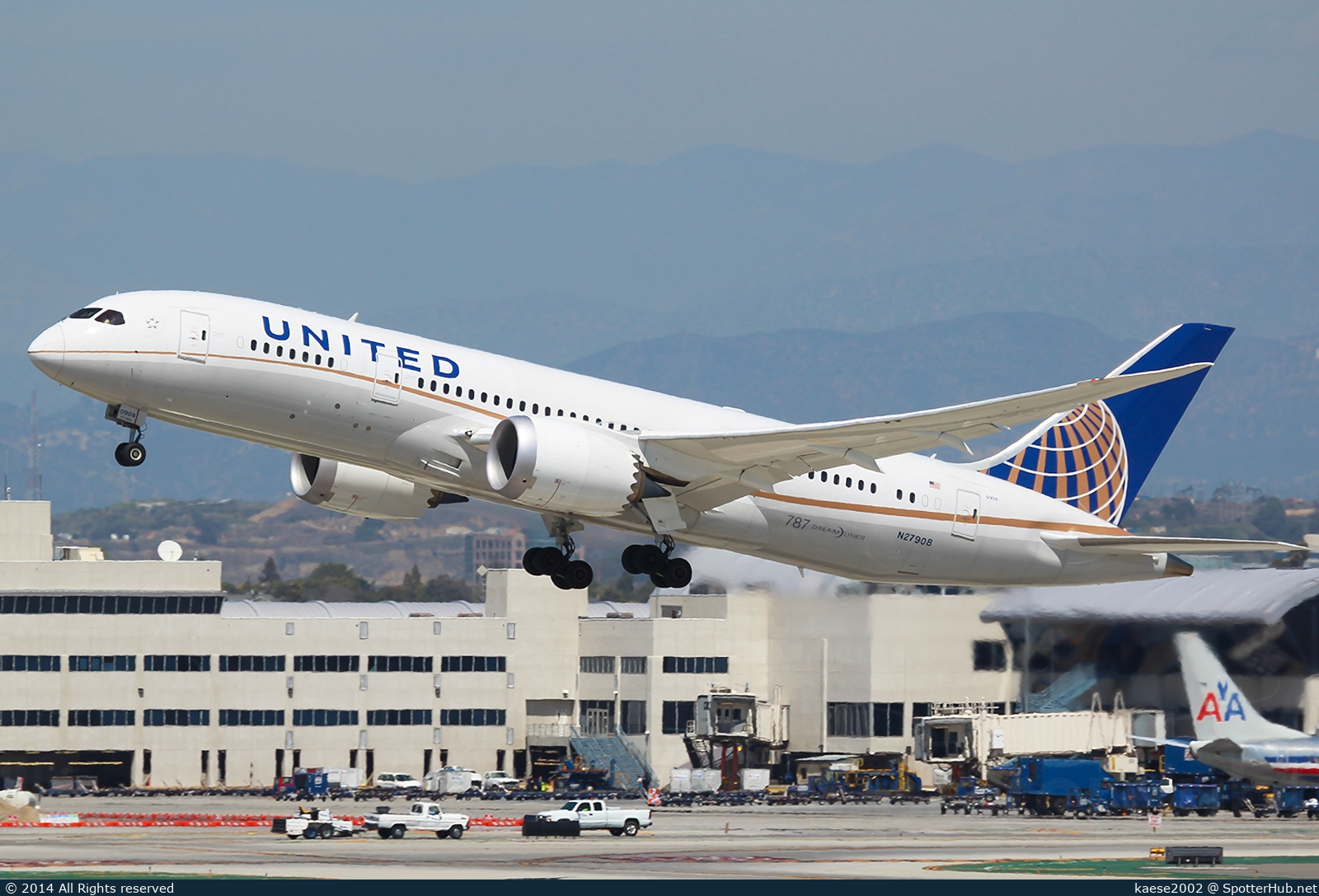 Photo of N27908 - Boeing 787-8 Dreamliner operated by United Airlines