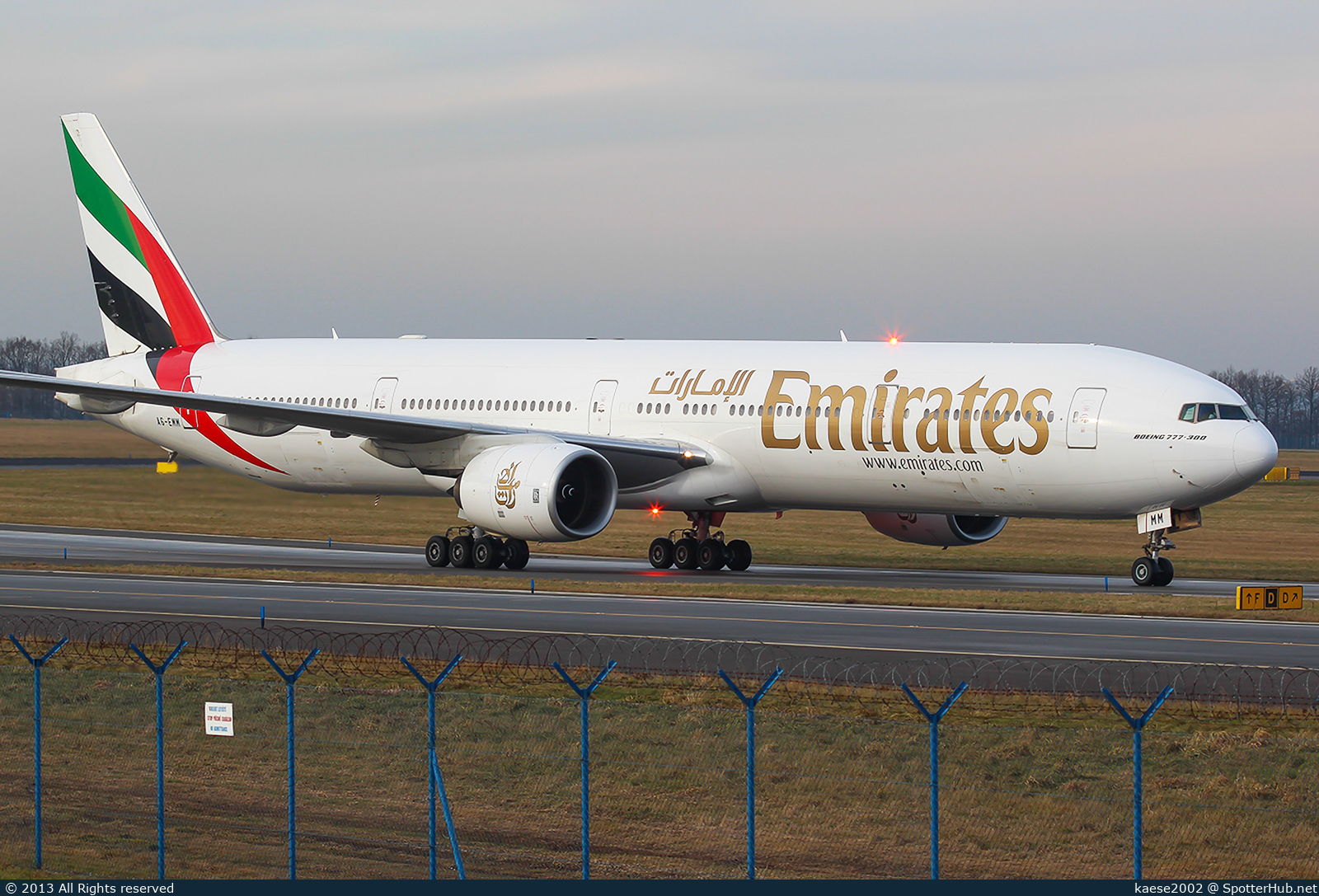 Photo of A6-EMM - Boeing 777-31H operated by Emirates