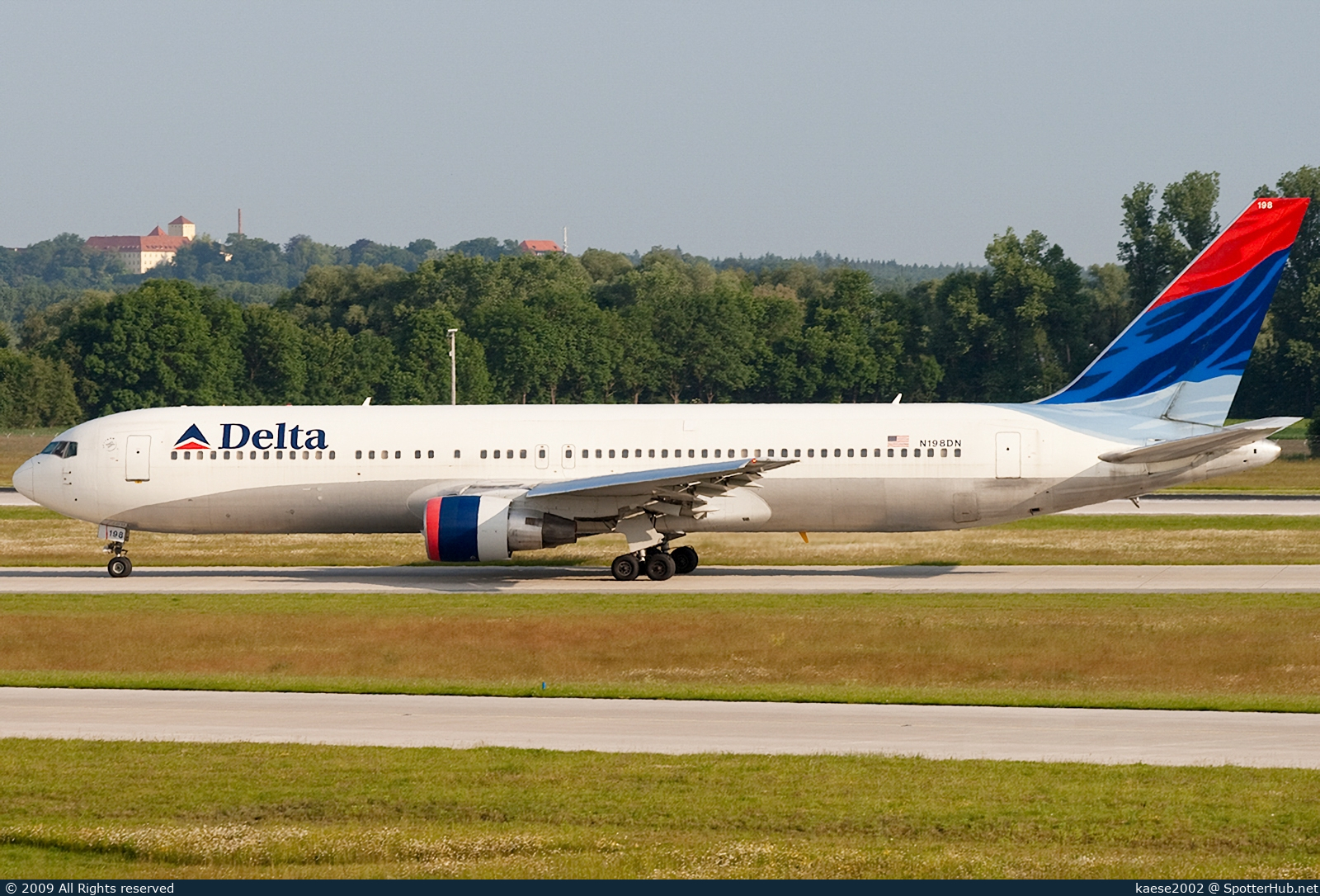 Photo of N198DN - Boeing 767-332(ER) operated by Delta Air Lines
