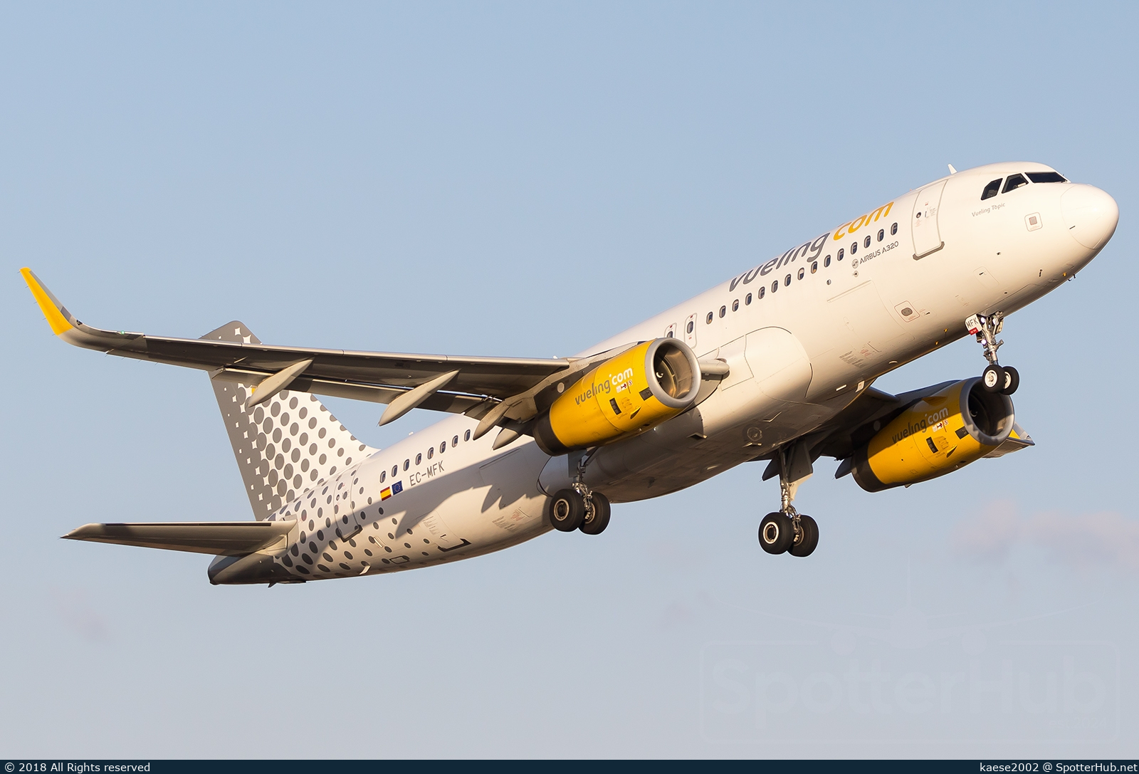 Photo of EC-MFK - Airbus A320-232 operated by Vueling