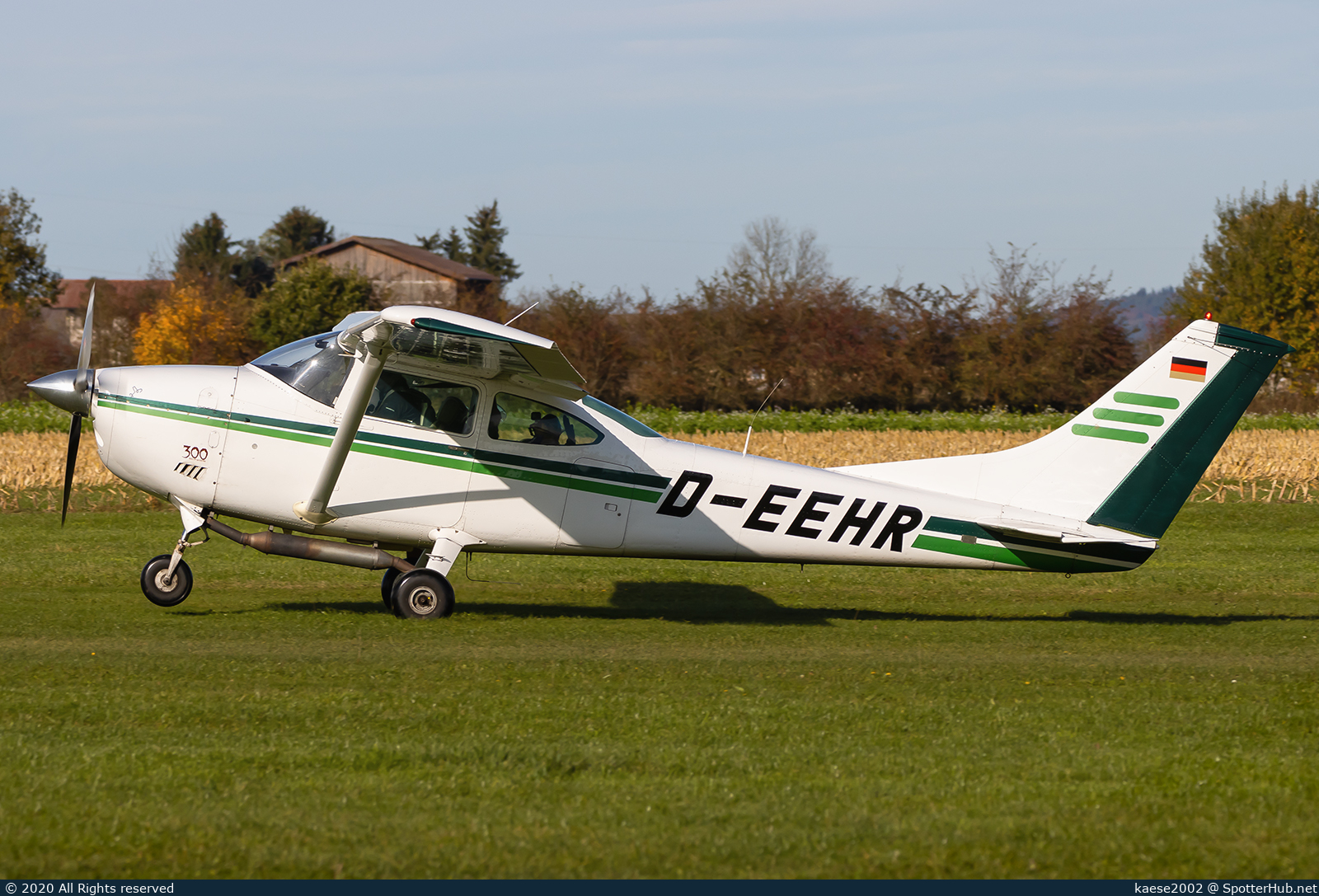 Photo of D-EEHR - Cessna 182P Skylane operated by Private