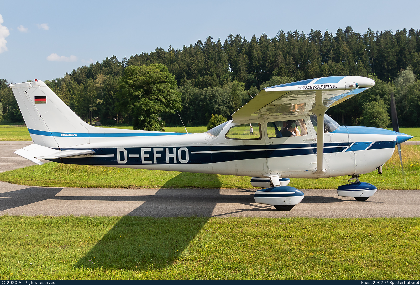 Photo of D-EFHO - Reims-Cessna F172N Skyhawk II operated by Motorfliegerclub Rosenheim