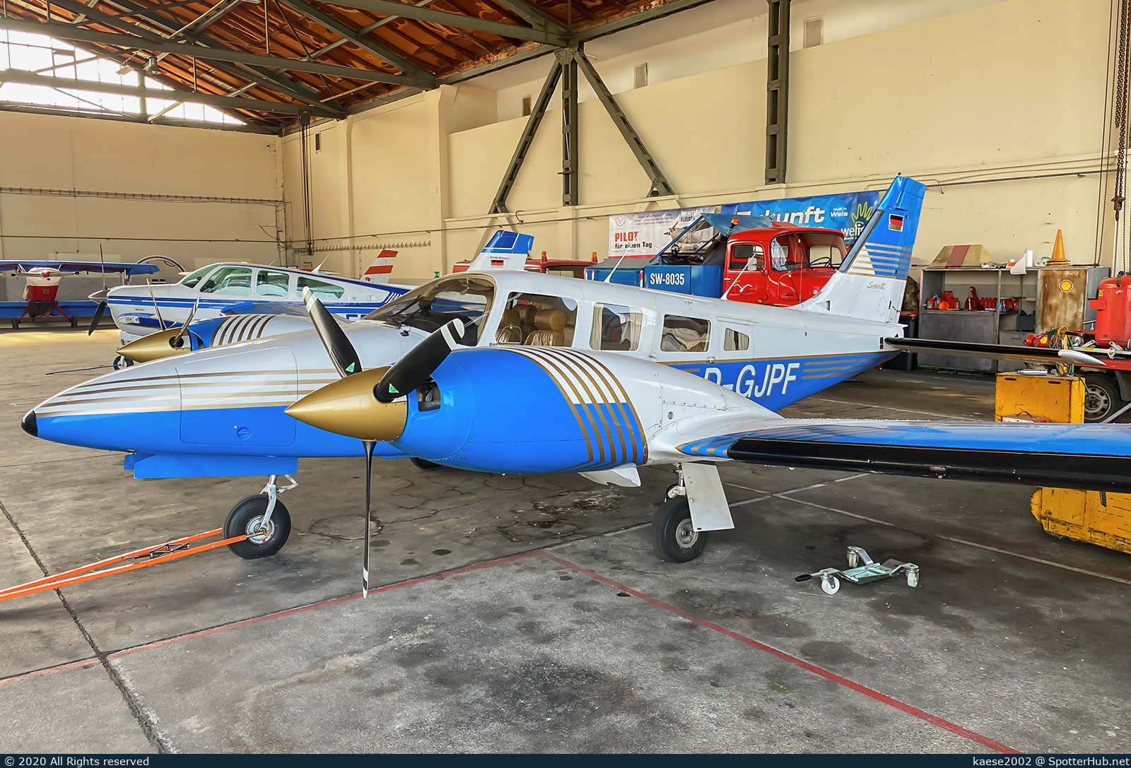 Photo of D-GJPF - Piper PA-34-220T Seneca III operated by Private