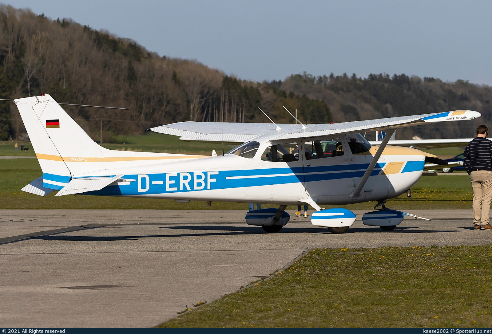 Photo of D-ERBF - Reims-Cessna F172N Skyhawk II operated by Red Baron Flying Club