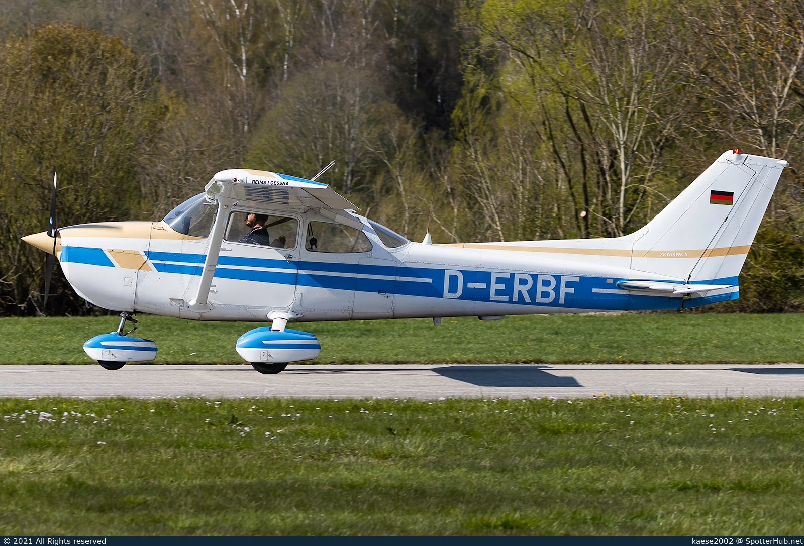 Photo of D-ERBF - Reims-Cessna F172N Skyhawk II operated by Red Baron Flying Club