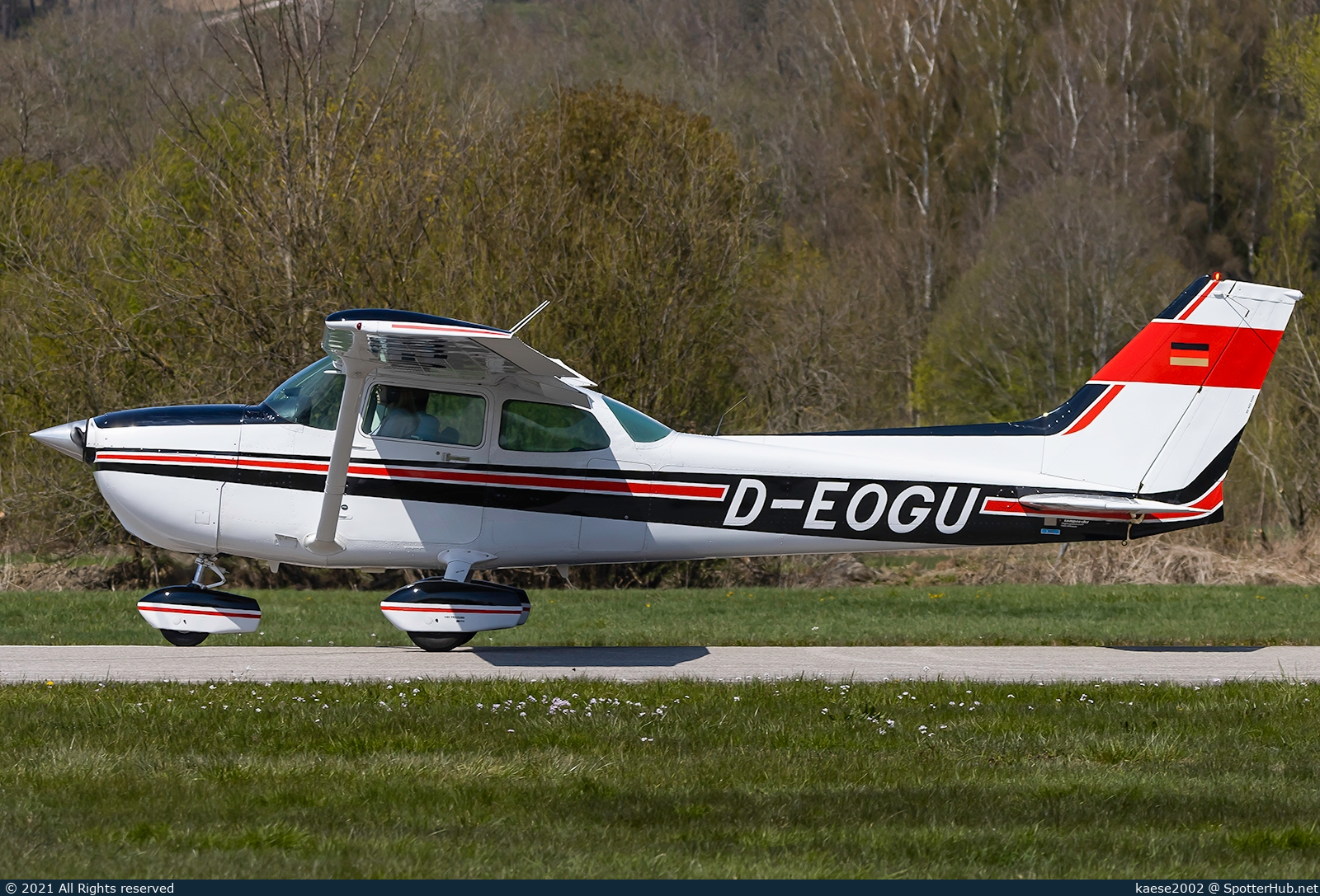 Photo of D-EOGU - Reims-Cessna F172P Skyhawk II operated by Private