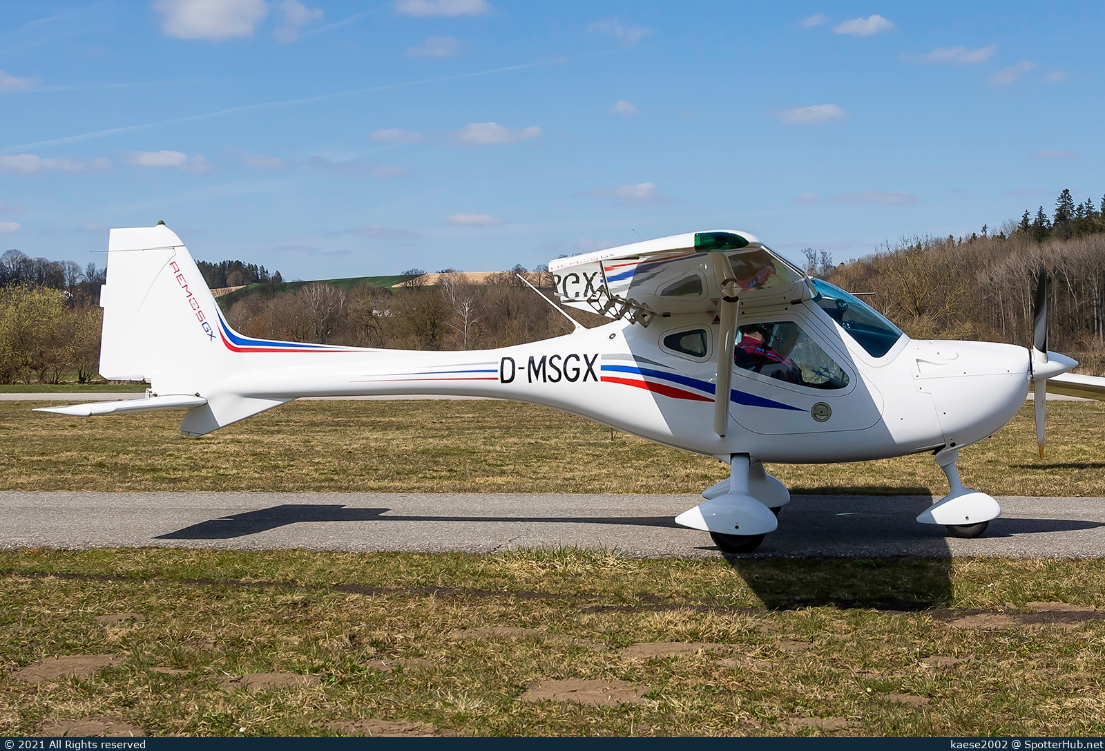 Photo of D-MSGX - Remos GX operated by Private