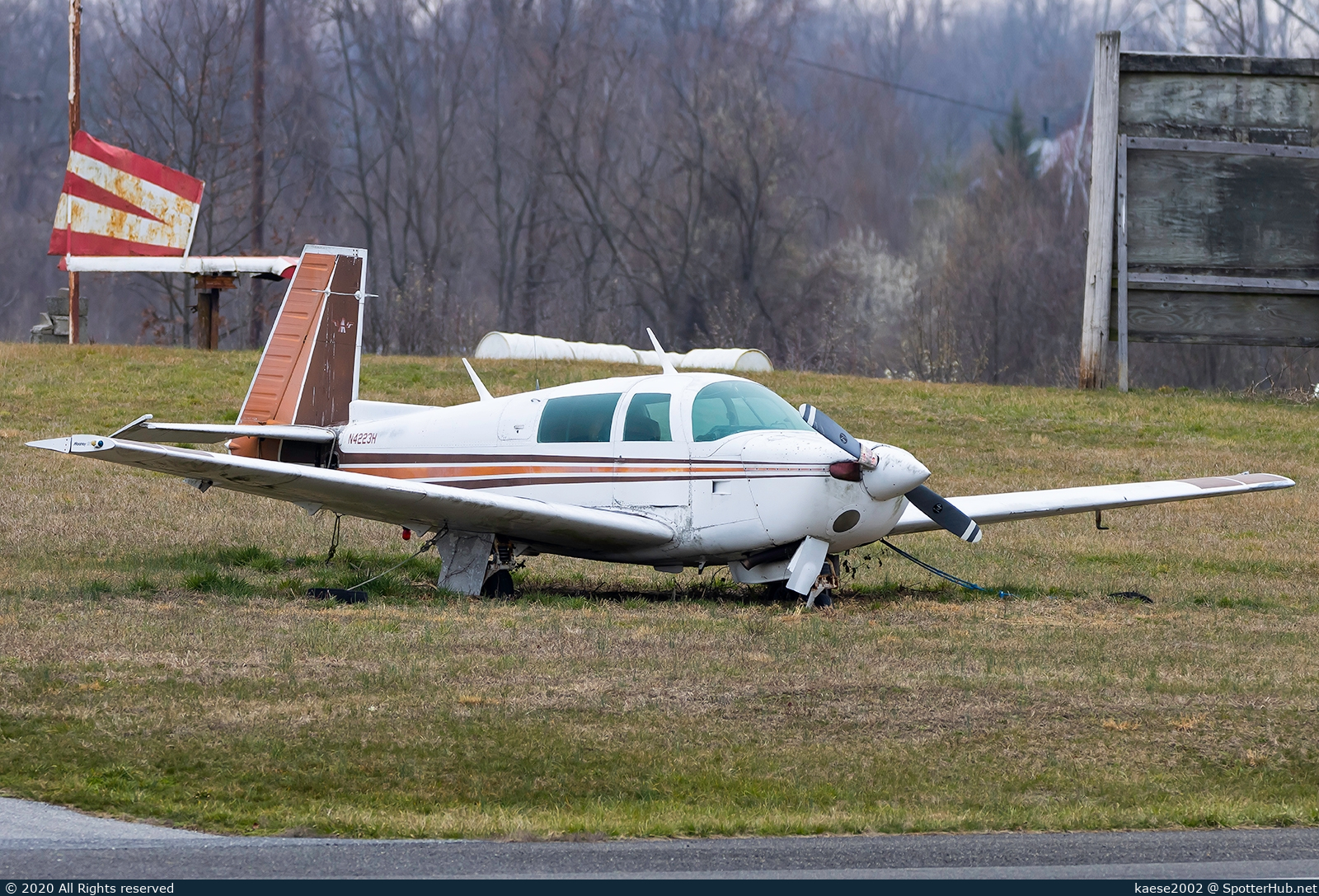 Photo of N4223H - Mooney M20J 201 operated by Private