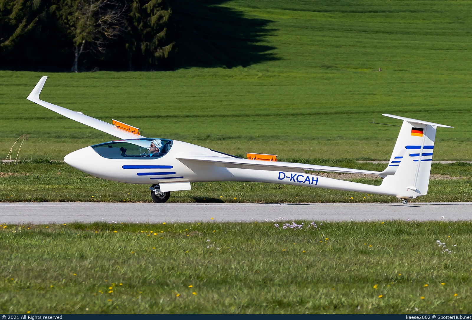 Photo of D-KCAH - Schleicher ASH 26E operated by Private