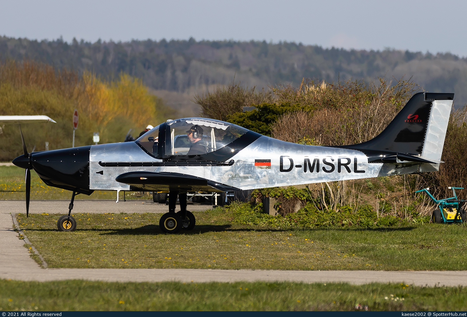 Photo of D-MSRL - Breezer B400 operated by Private