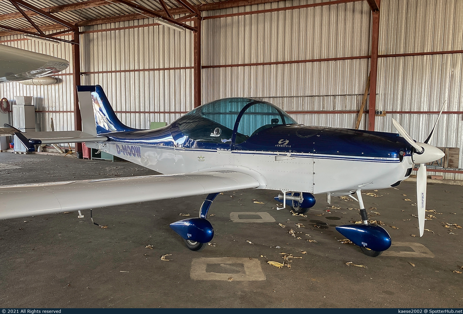 Photo of D-MOOW - Breezer B400 operated by Private