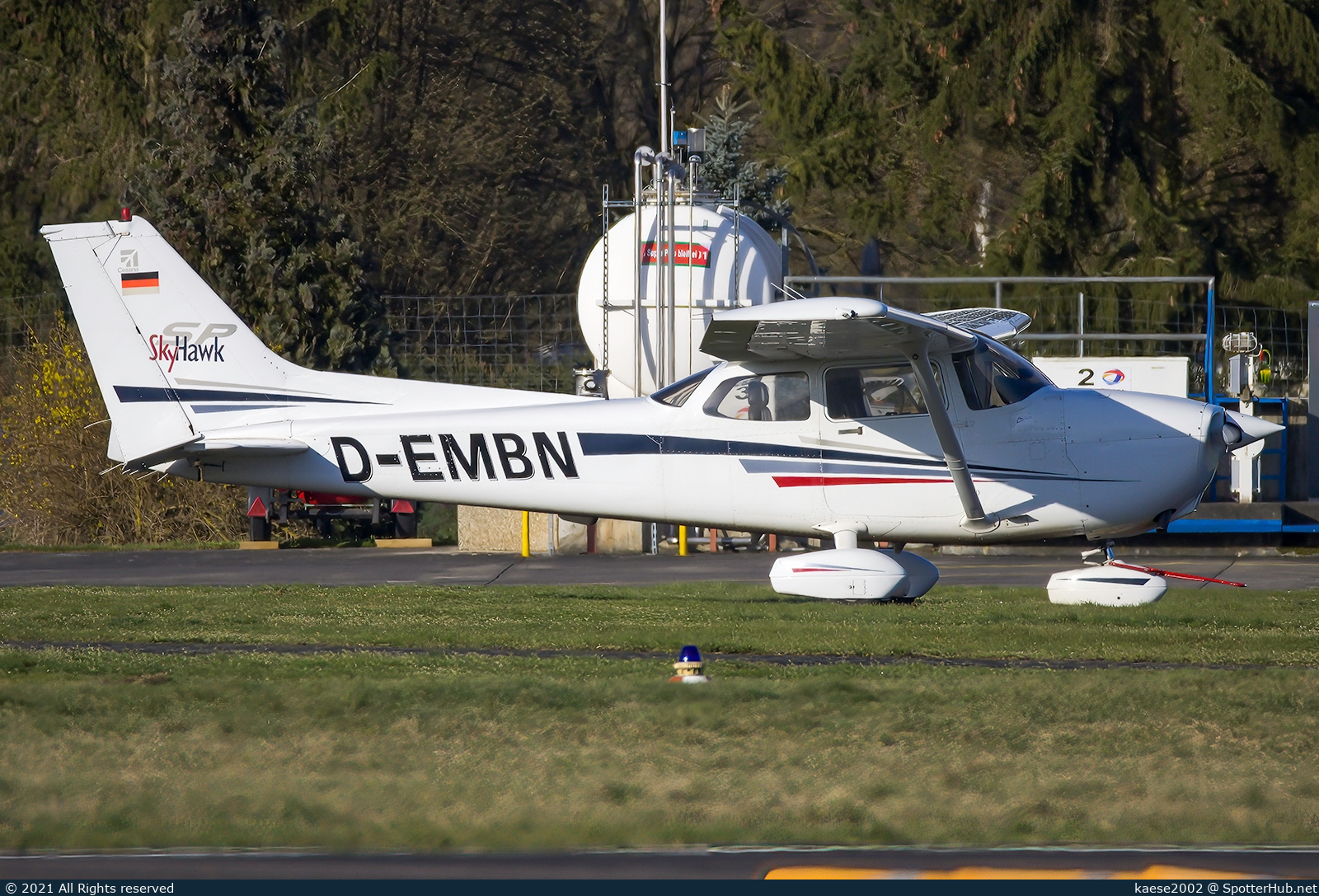 Photo of D-EMBN - Cessna 172S Skyhawk SP operated by DFS Fliegerclub