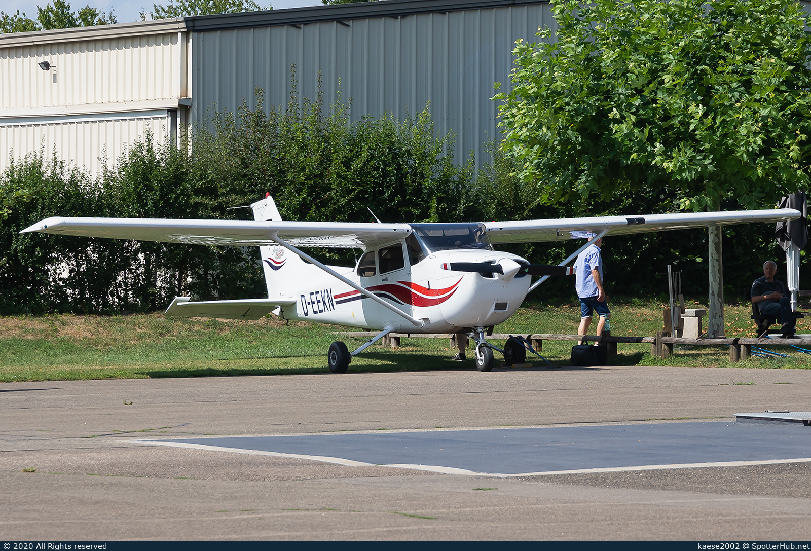 Photo of D-EEKN - Cessna 172S Skyhawk SP operated by BWLV Motorflugschule