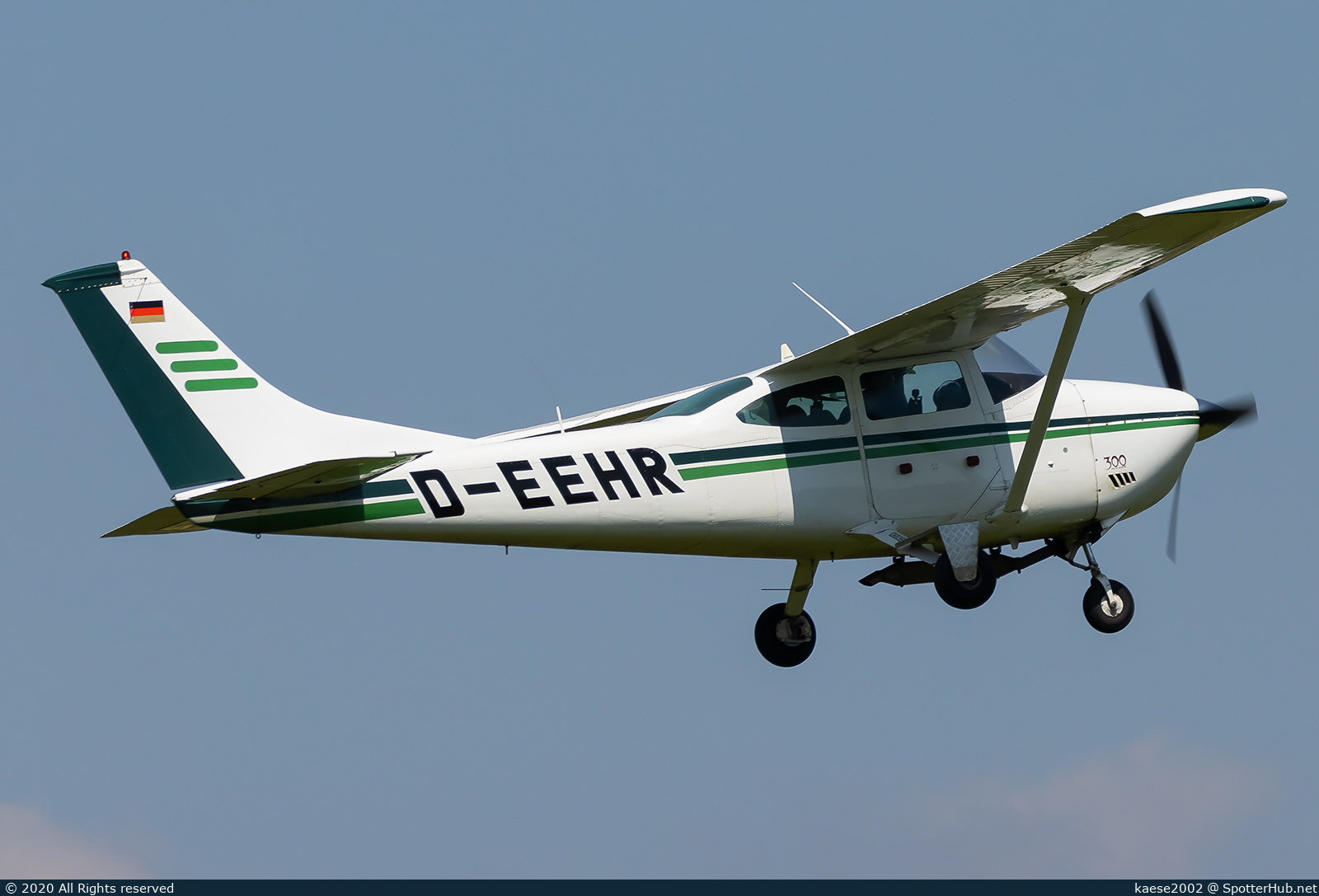 Photo of D-EEHR - Cessna 182P Skylane operated by Private