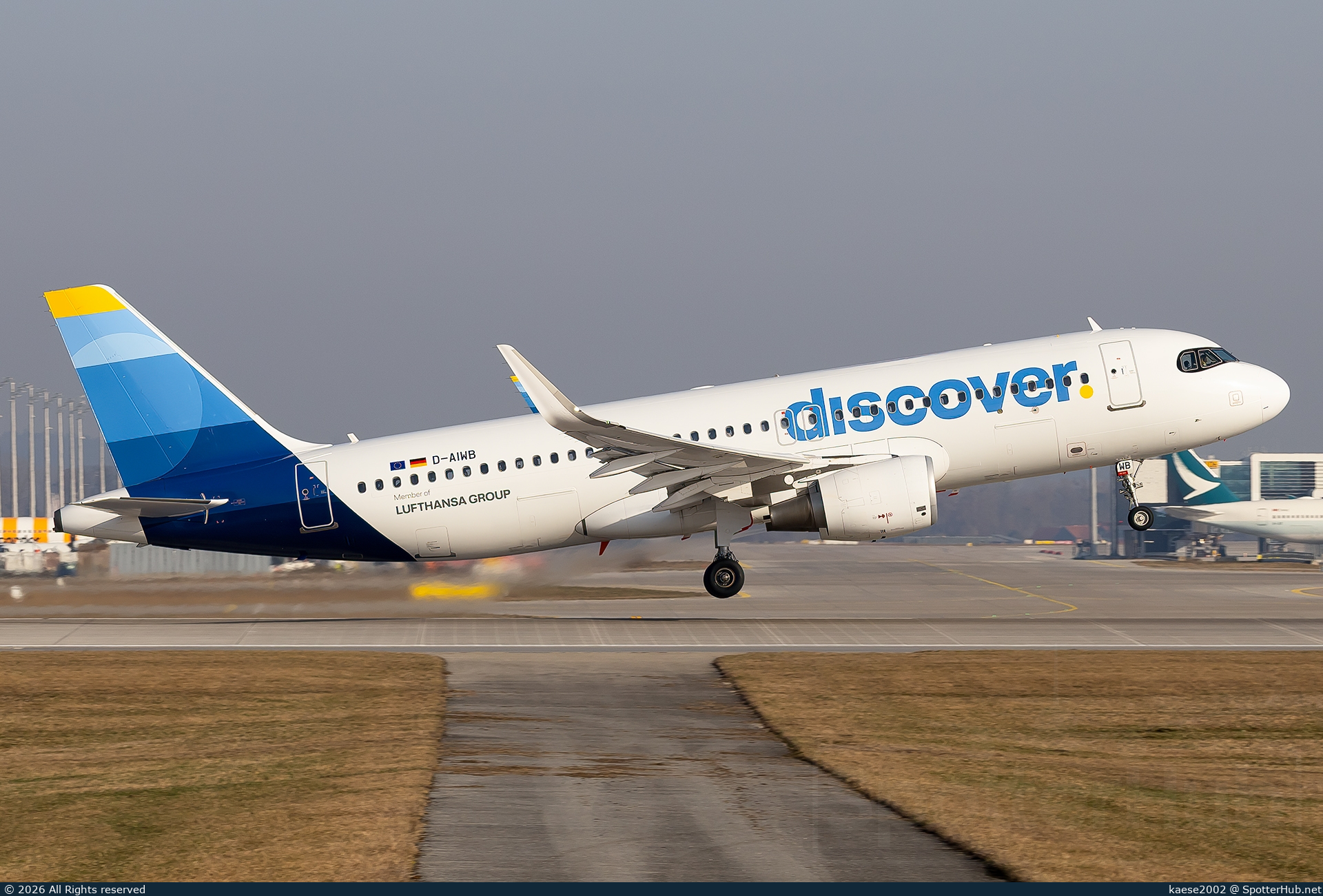 Photo of D-AIWB - Airbus A320-214 operated by Discover Airlines