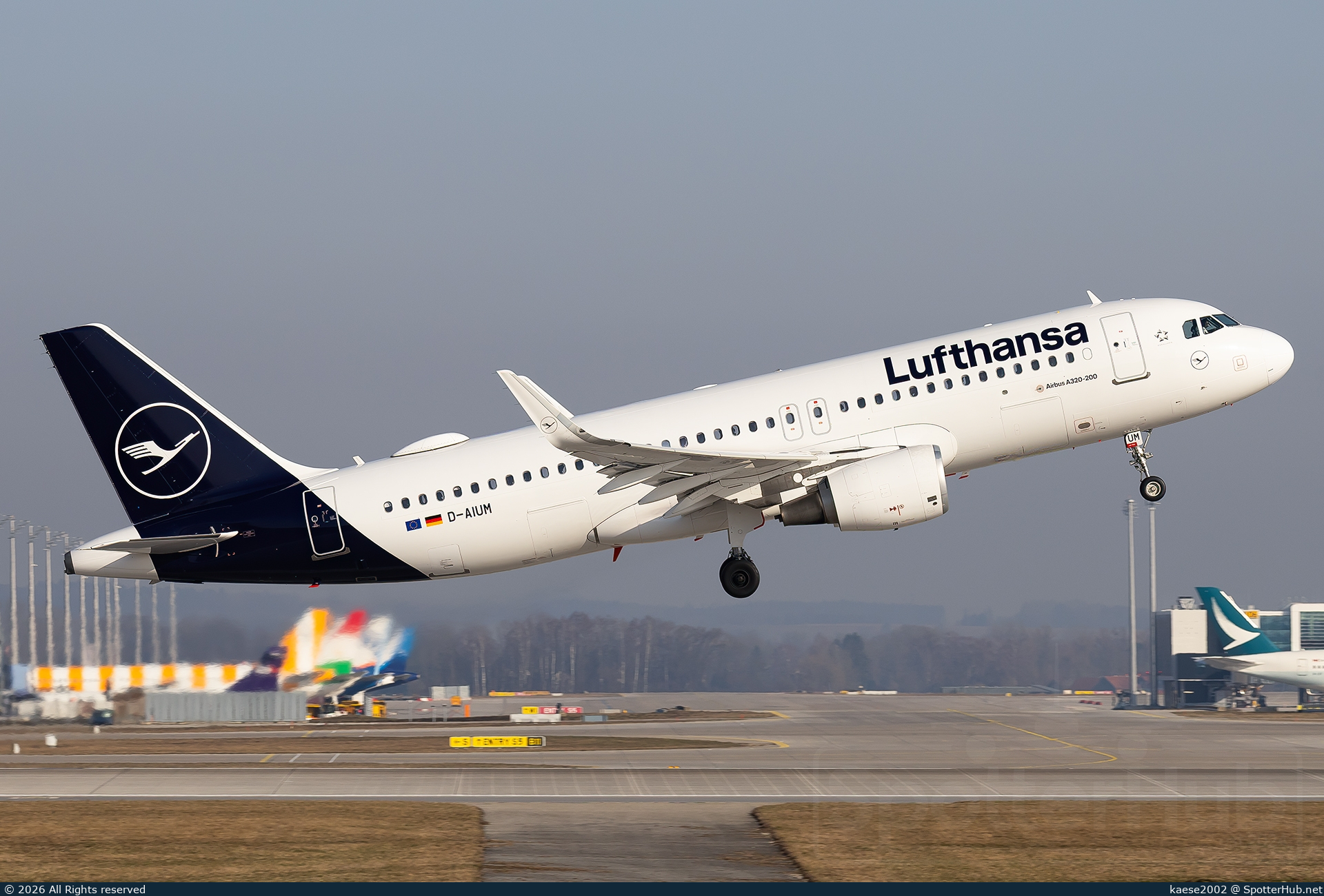 Photo of D-AIUM - Airbus A320-214 operated by Lufthansa