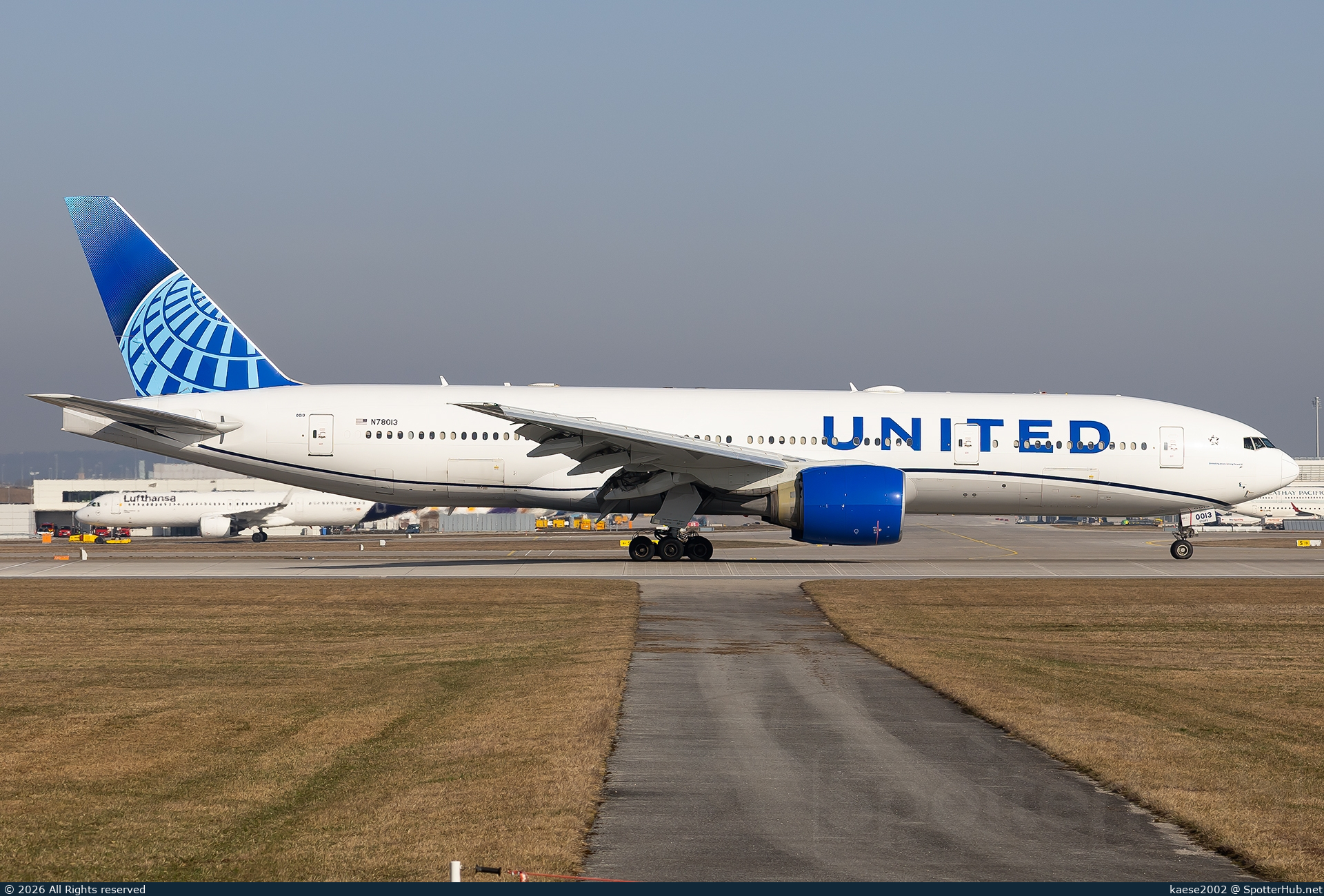 Photo of N78013 - Boeing 777-224(ER) operated by United Airlines