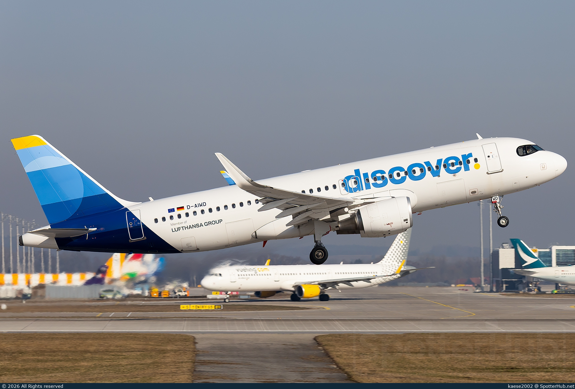 Photo of D-AIWD - Airbus A320-214 operated by Discover Airlines