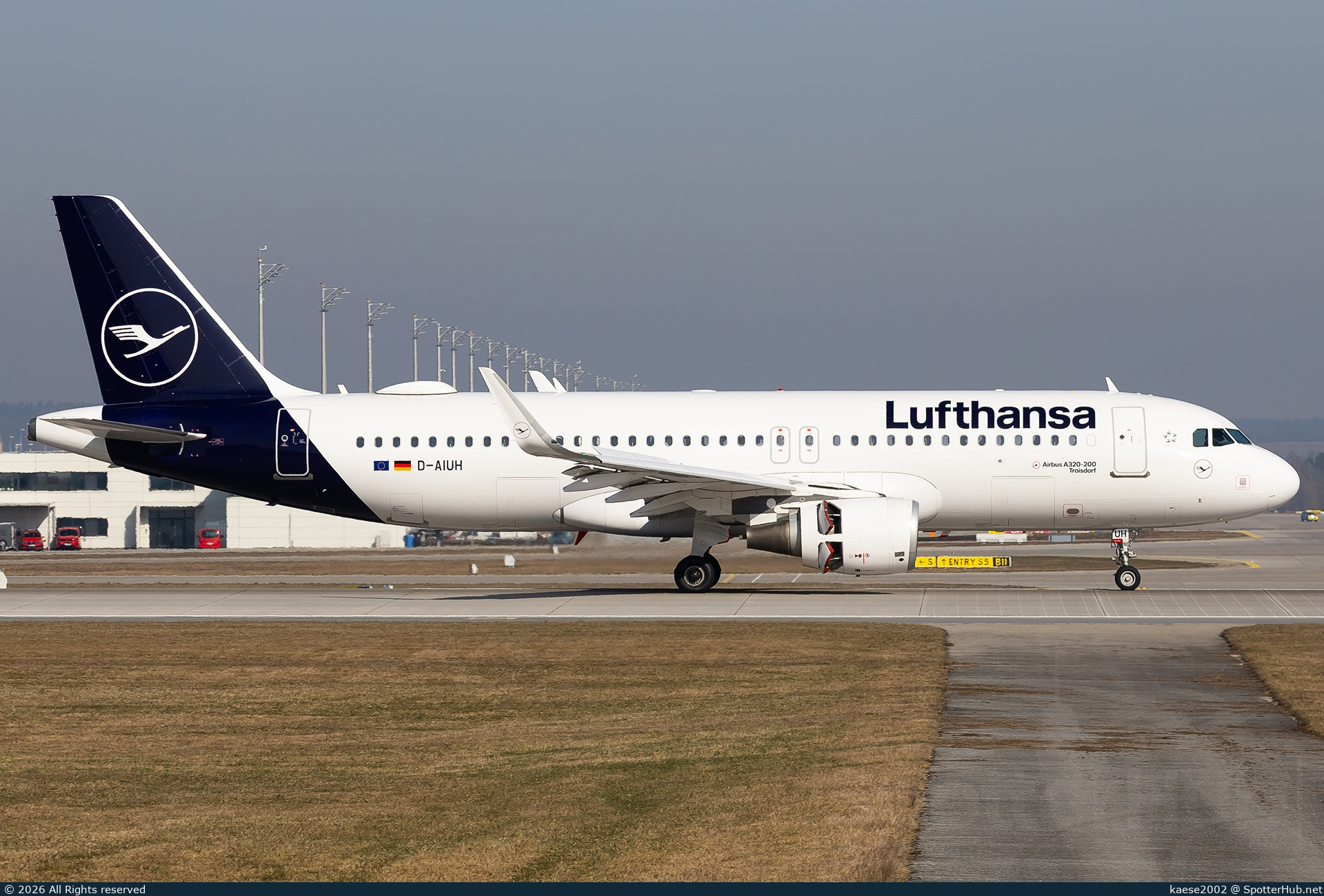 Photo of D-AIUH - Airbus A320-214 operated by Lufthansa