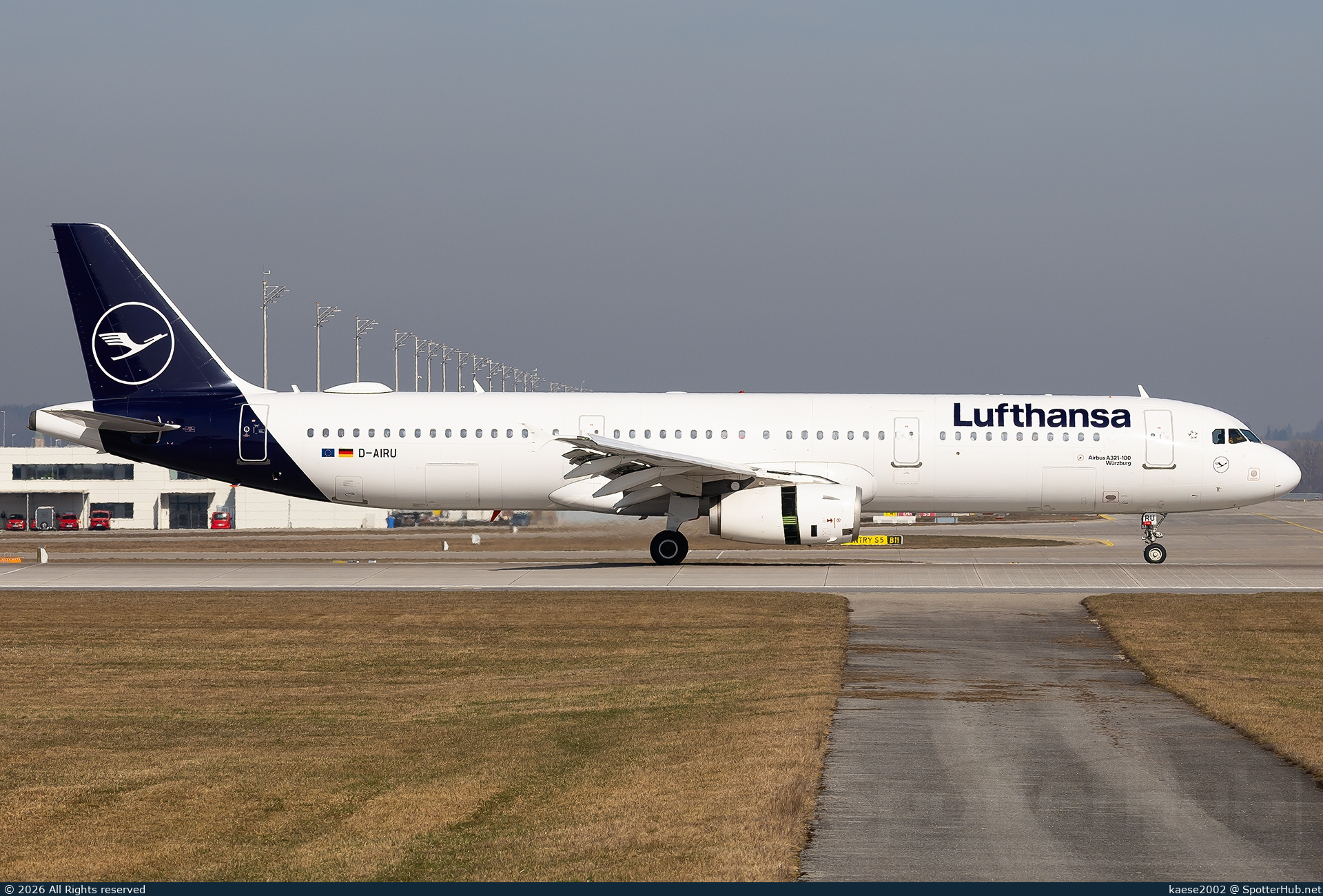 Photo of D-AIRU - Airbus A321-131 operated by Lufthansa