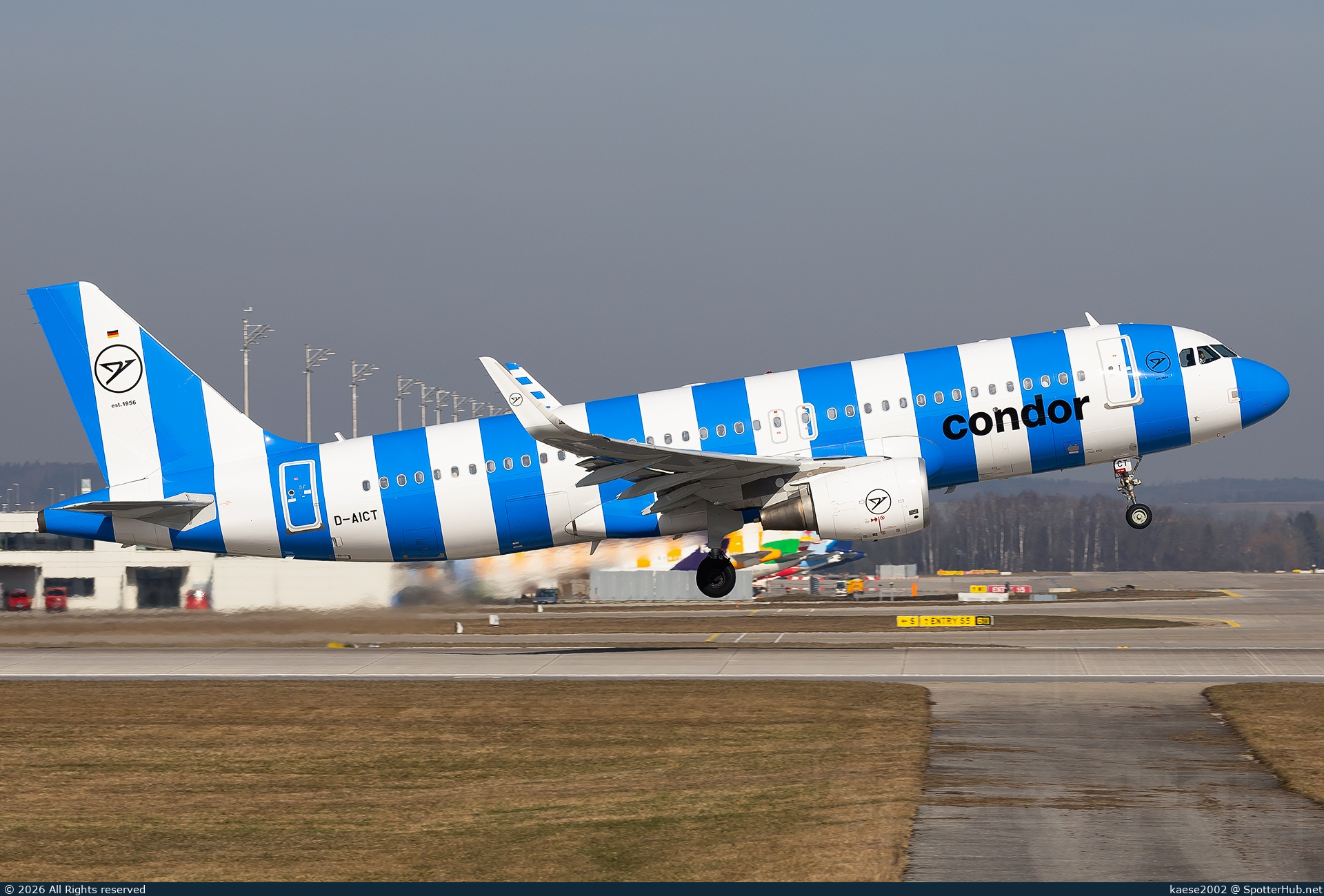 Photo of D-AICT - Airbus A320-214 operated by Condor