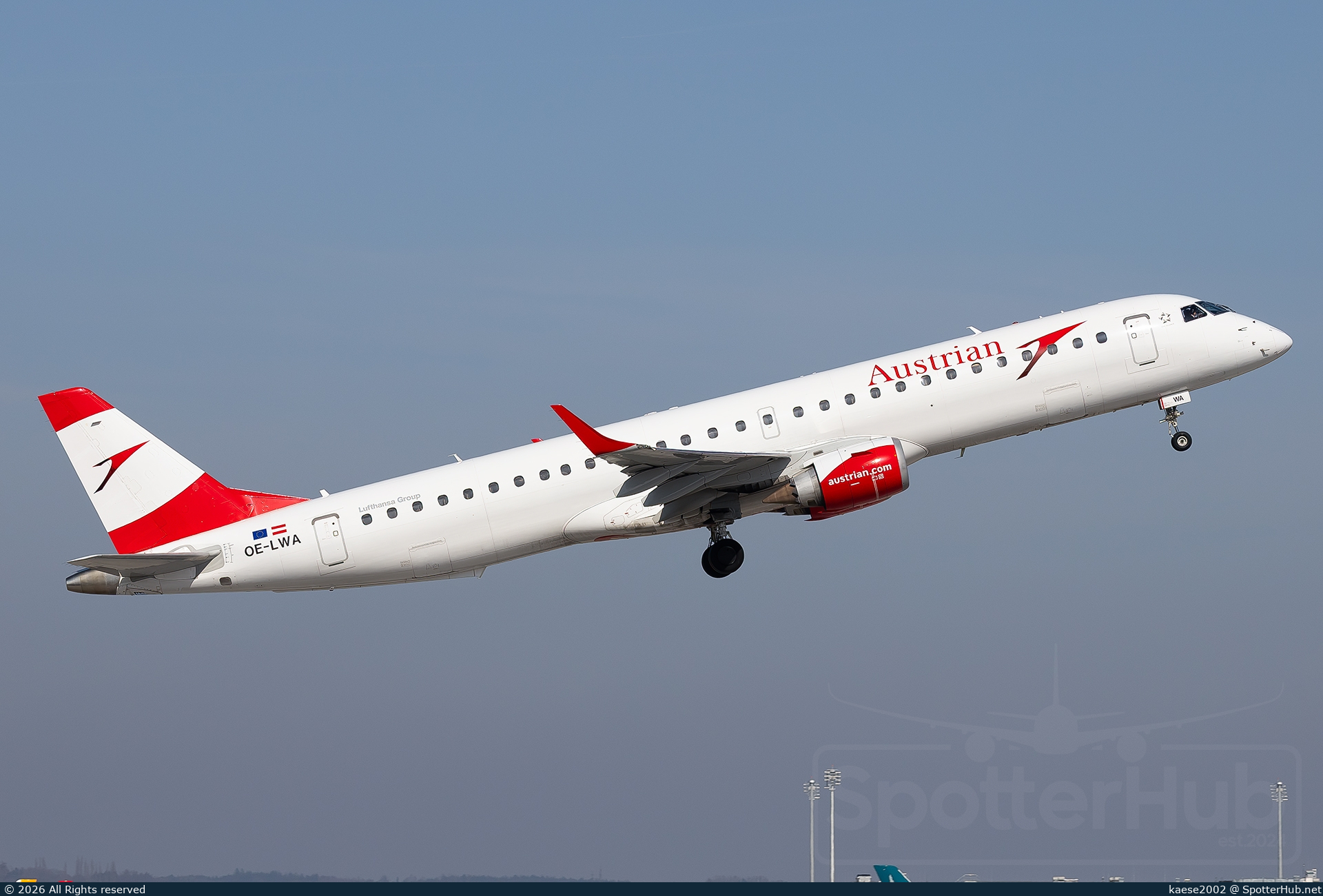 Photo of OE-LWA - Embraer ERJ-195LR operated by Austrian Airlines