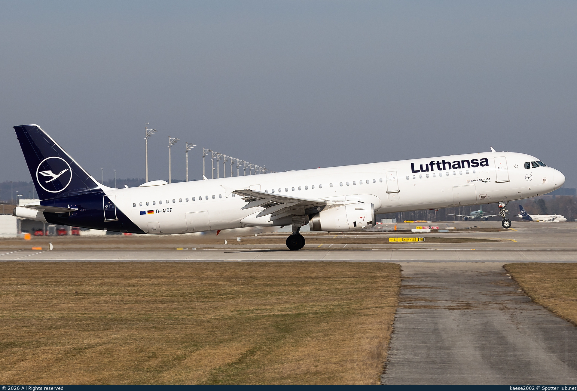 Photo of D-AIDF - Airbus A321-231 operated by Lufthansa