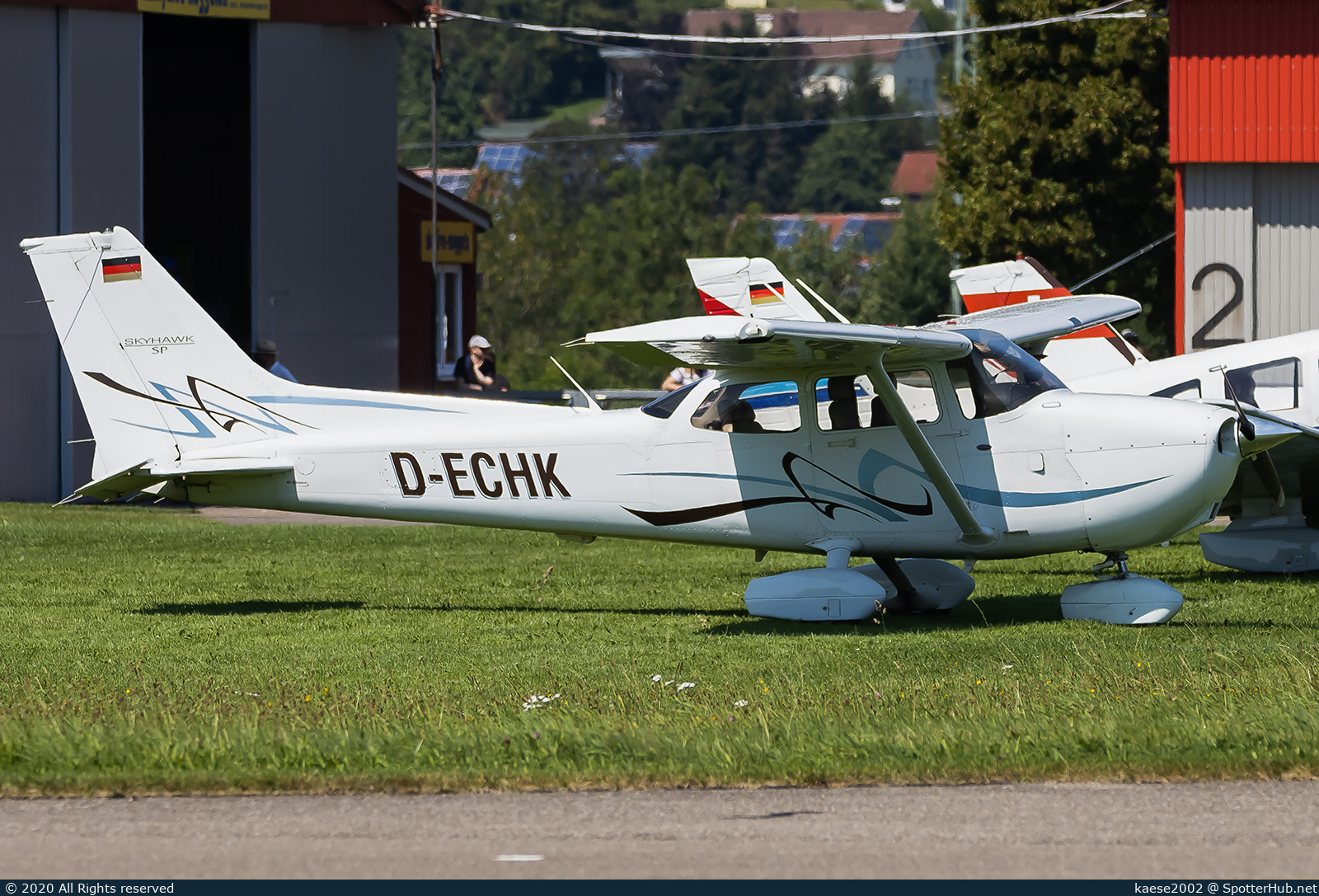 Photo of D-ECHK - Cessna 172S Skyhawk SP operated by Fliegerverein München
