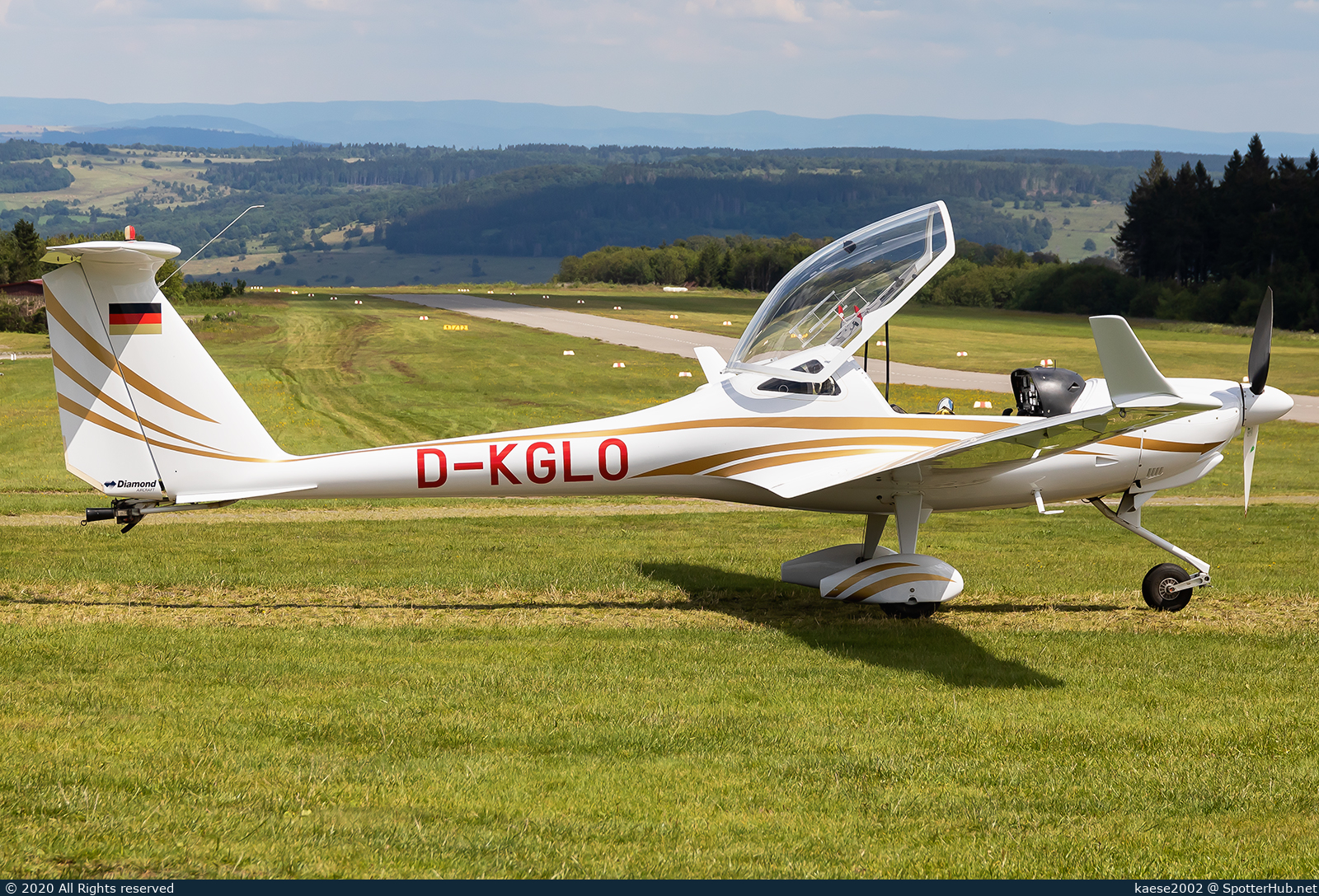Photo of D-KGLO - Diamond HK36TTC Super Dimona operated by Rhönflug Bad Brückenau