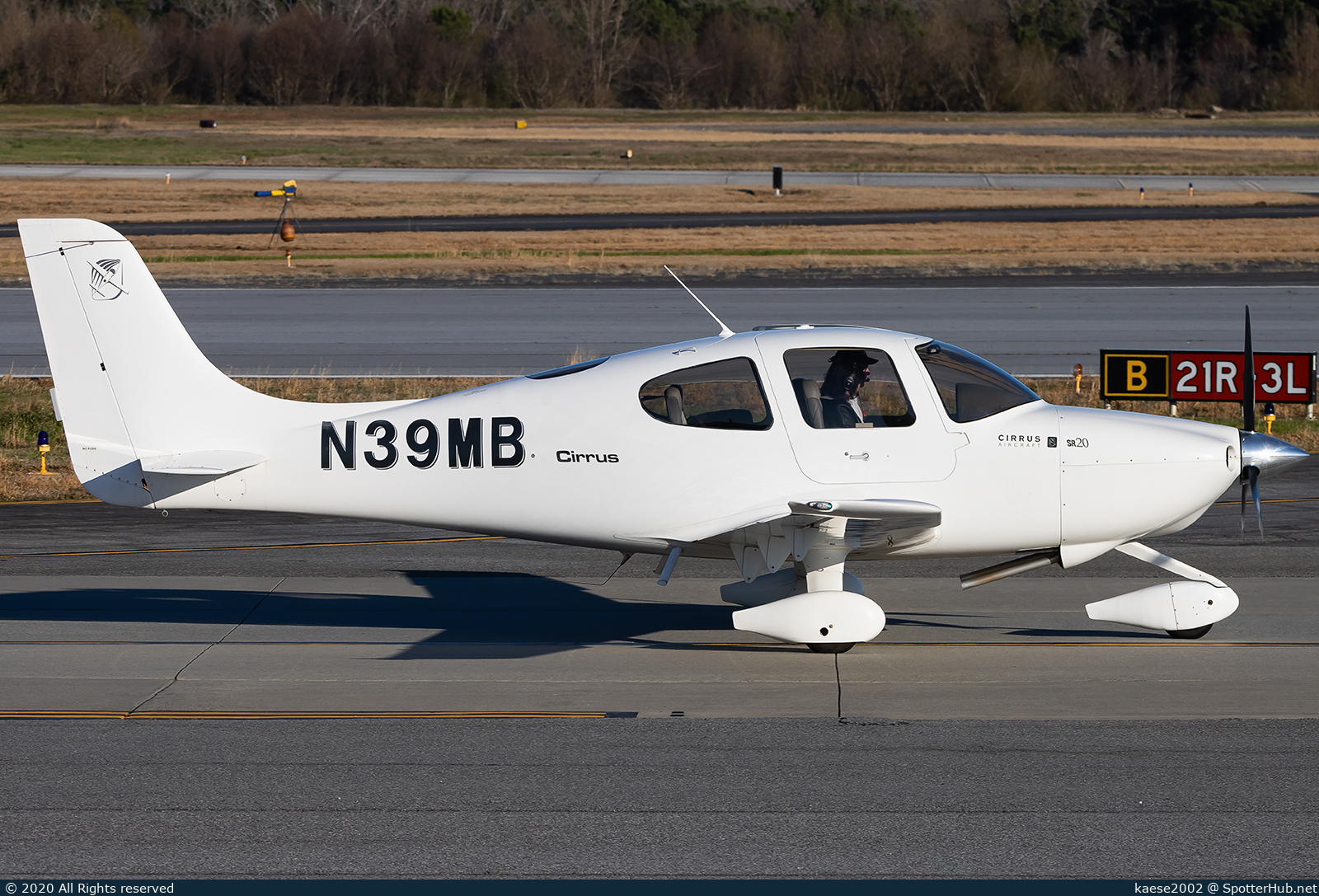 Photo of N39MB - Cirrus SR20 G1 operated by Private