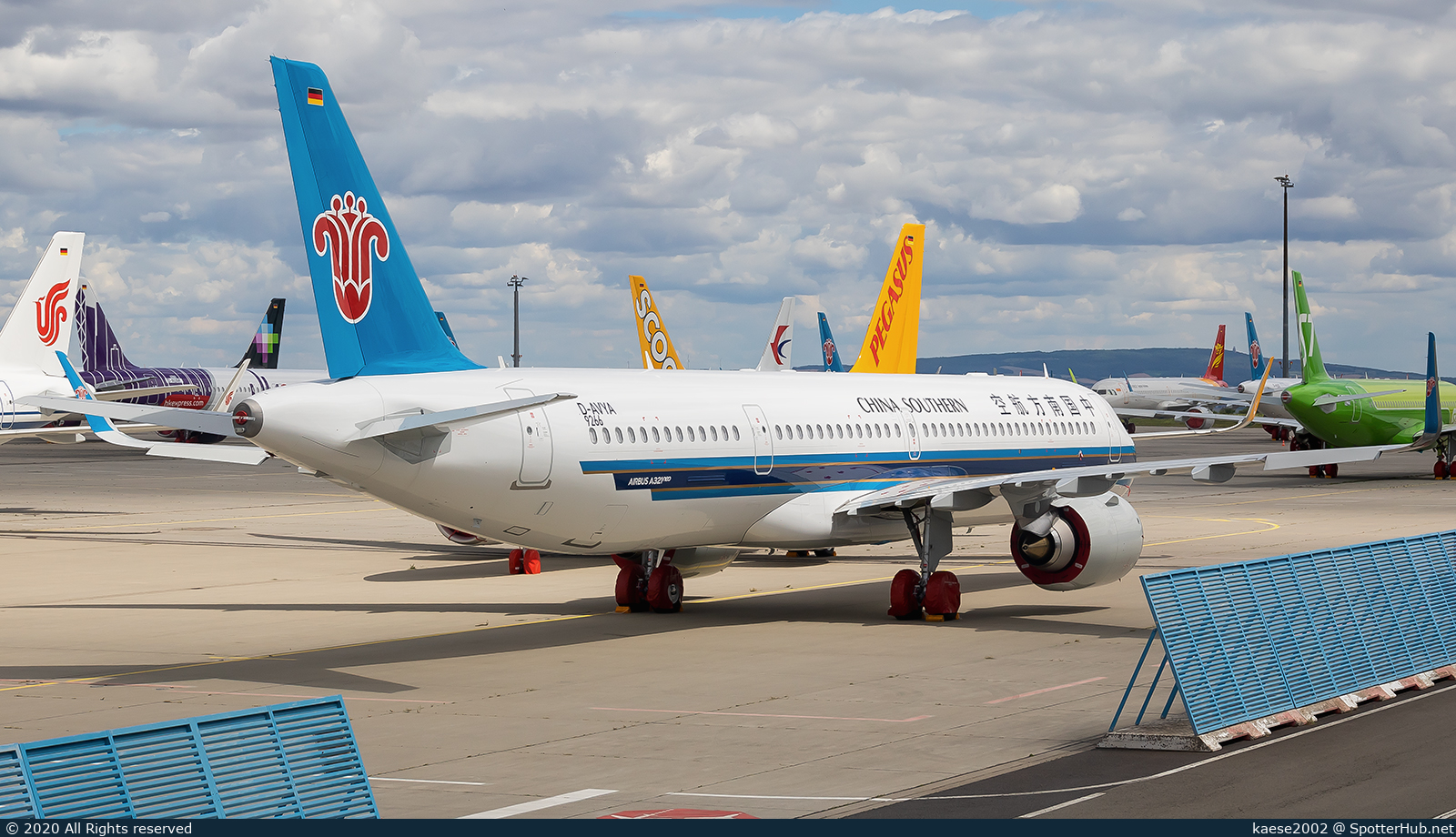 Photo of D-AVYA - Airbus A321-253NX operated by China Southern Airlines