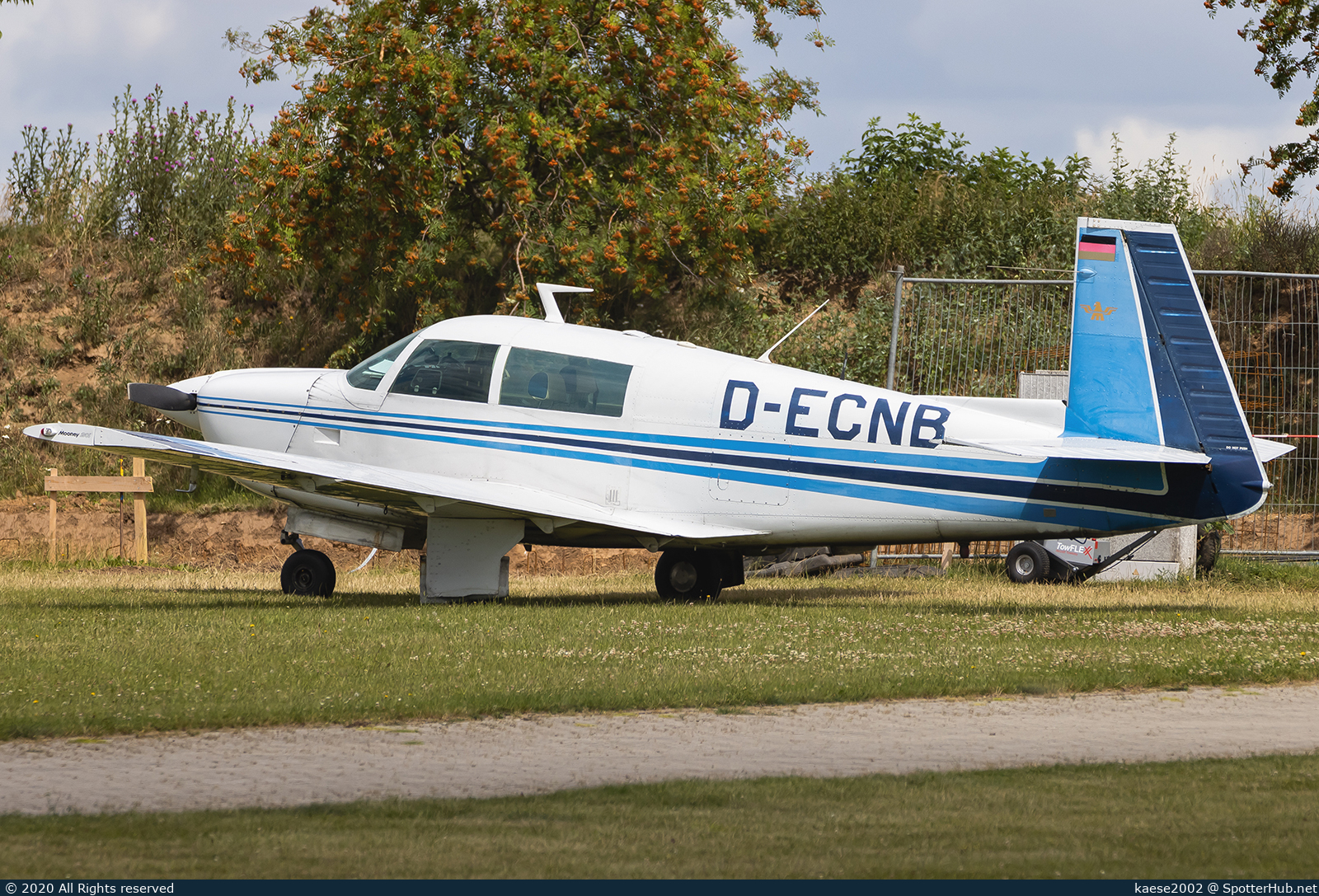 Photo of D-ECNB - Mooney M20J 201 operated by Private