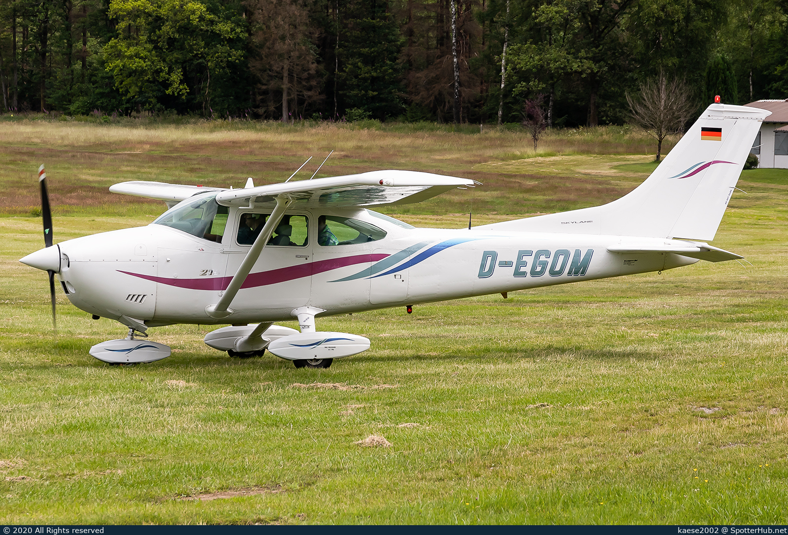 Photo of D-EGOM - Cessna 182P Skylane operated by Luftsportverein Hünsborn