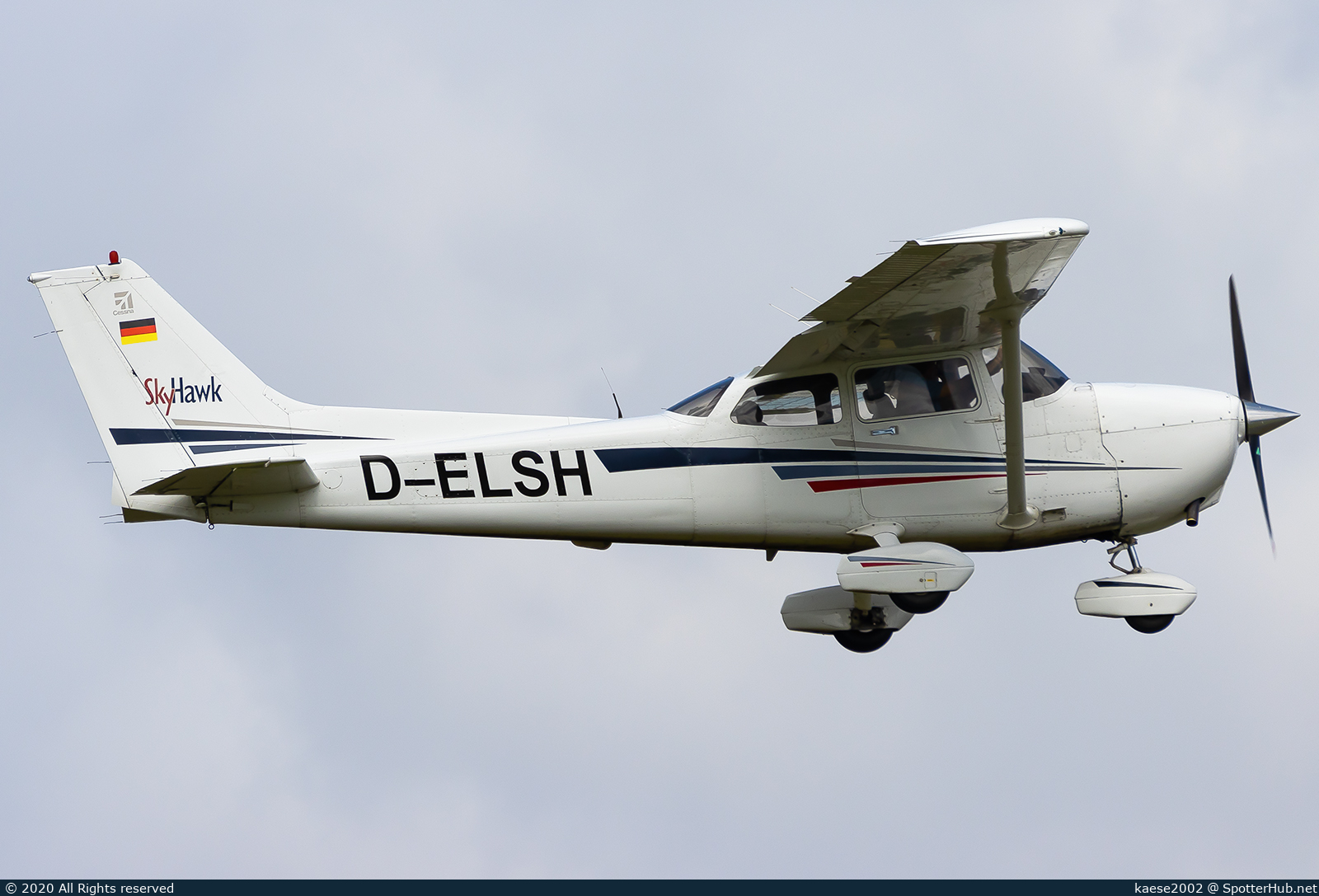 Photo of D-ELSH - Cessna 172S Skyhawk SP operated by Luftsportgruppe Südwest