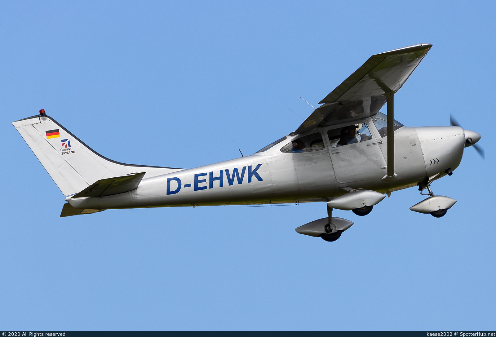 Photo of D-EHWK - Cessna 182G Skylane operated by Private