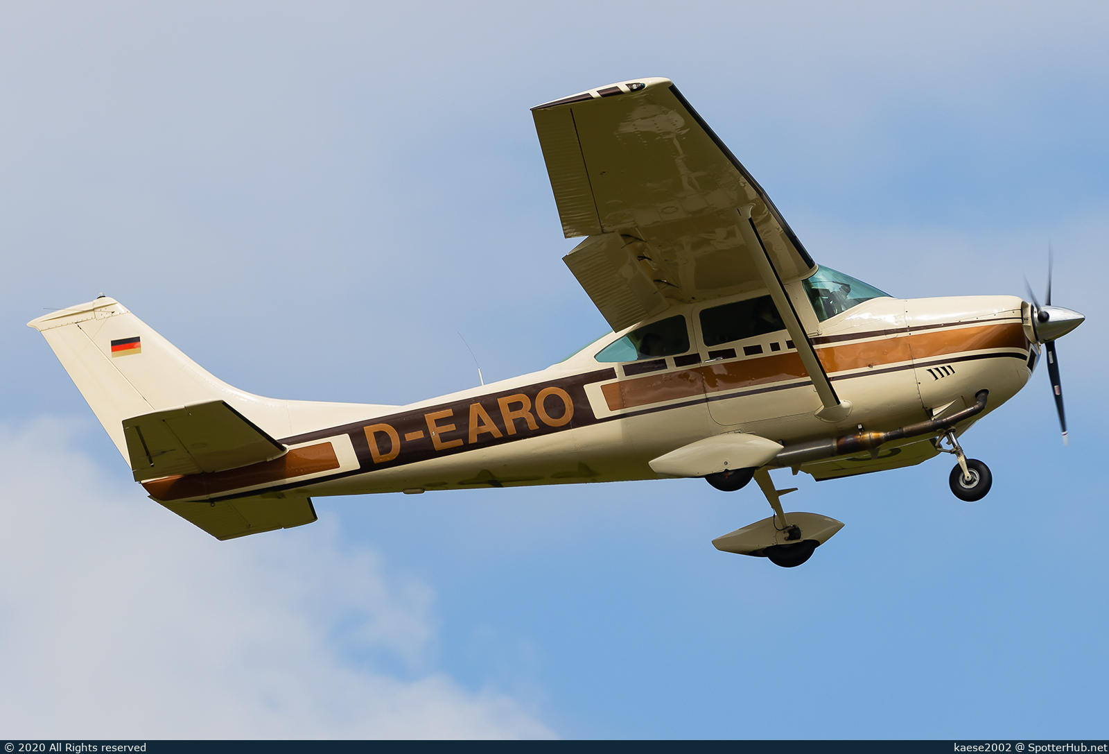 Photo of D-EARO - Cessna 182N Skylane operated by Private