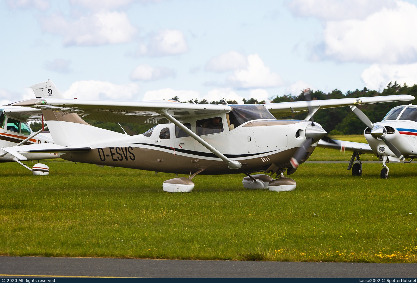 Photo of D-ESVS - Cessna T206H Turbo Stationair TC operated by Private