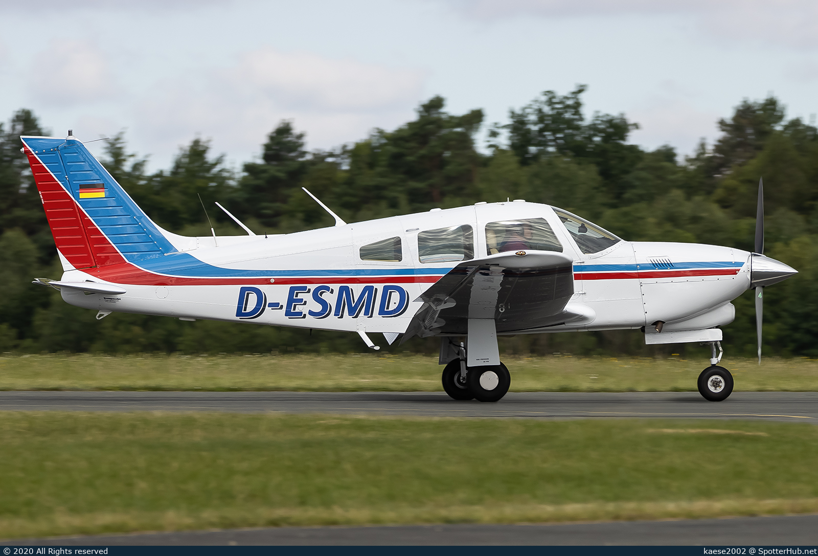 Photo of D-ESMD - Piper PA-28R-201T Turbo Arrow III operated by Private